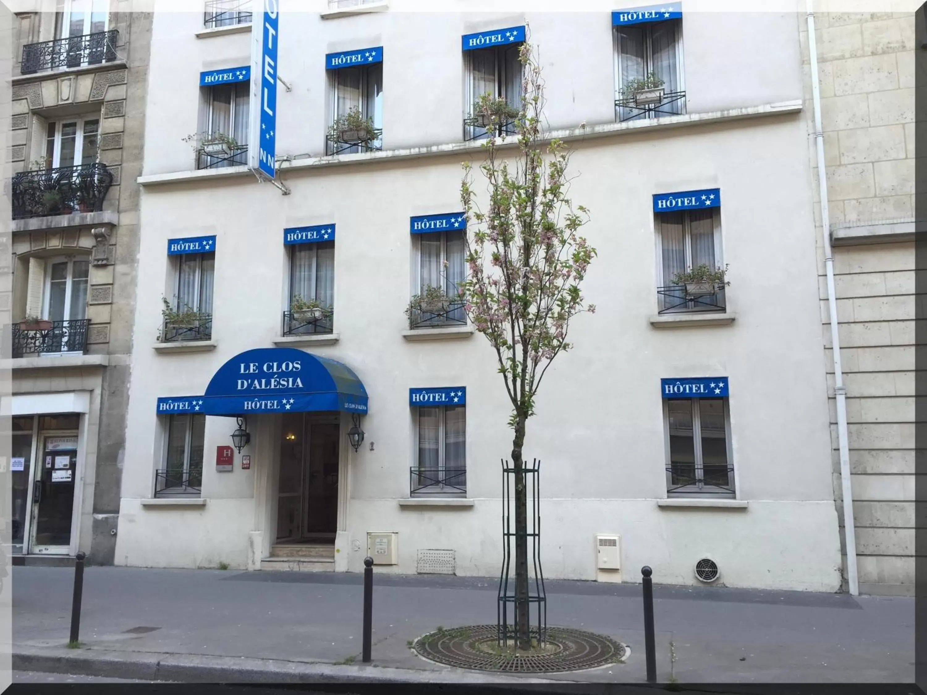 Property Building in Hotel Le Clos d'Alésia