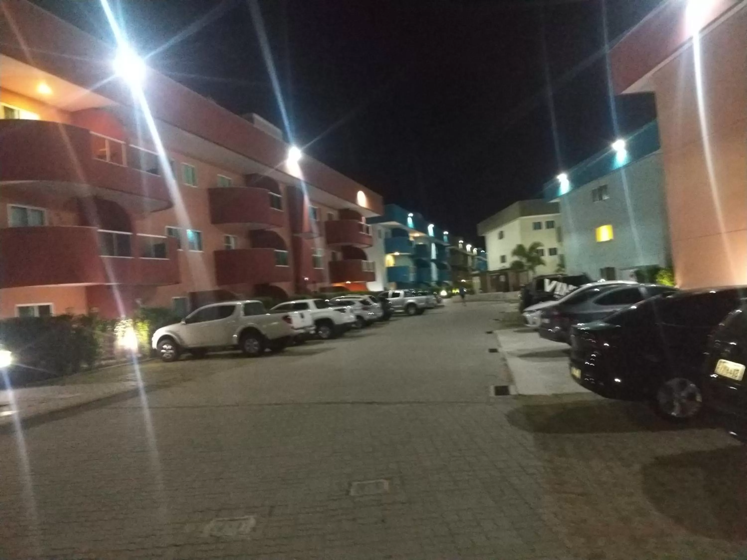 Parking in Apartamento no Golden Lake - pé na areia, agua de côco e cervejinha