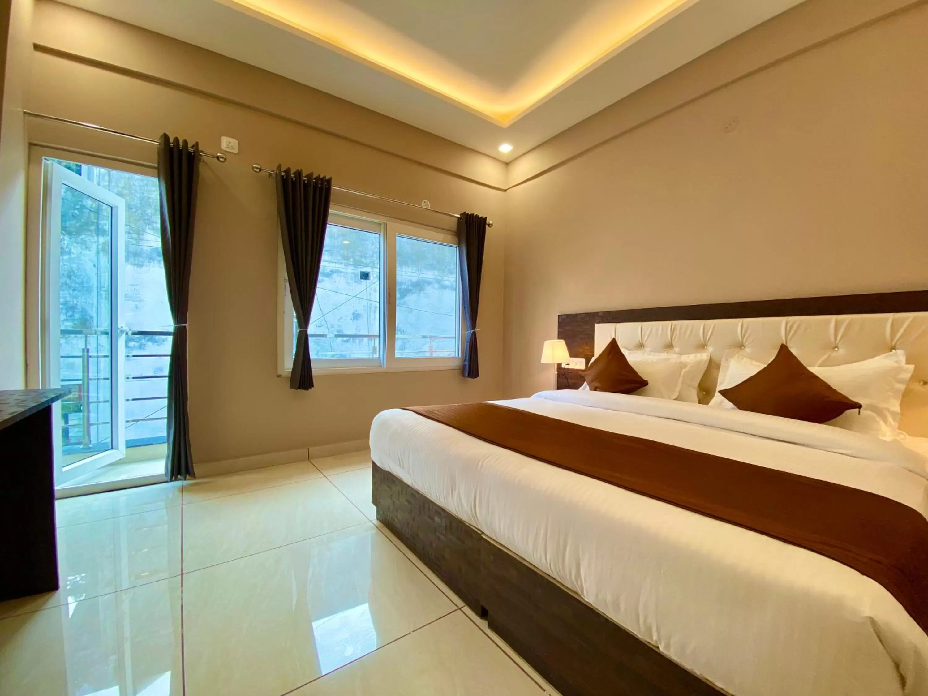 Bed in Hotel Shiv Inn Near Secret Waterfall