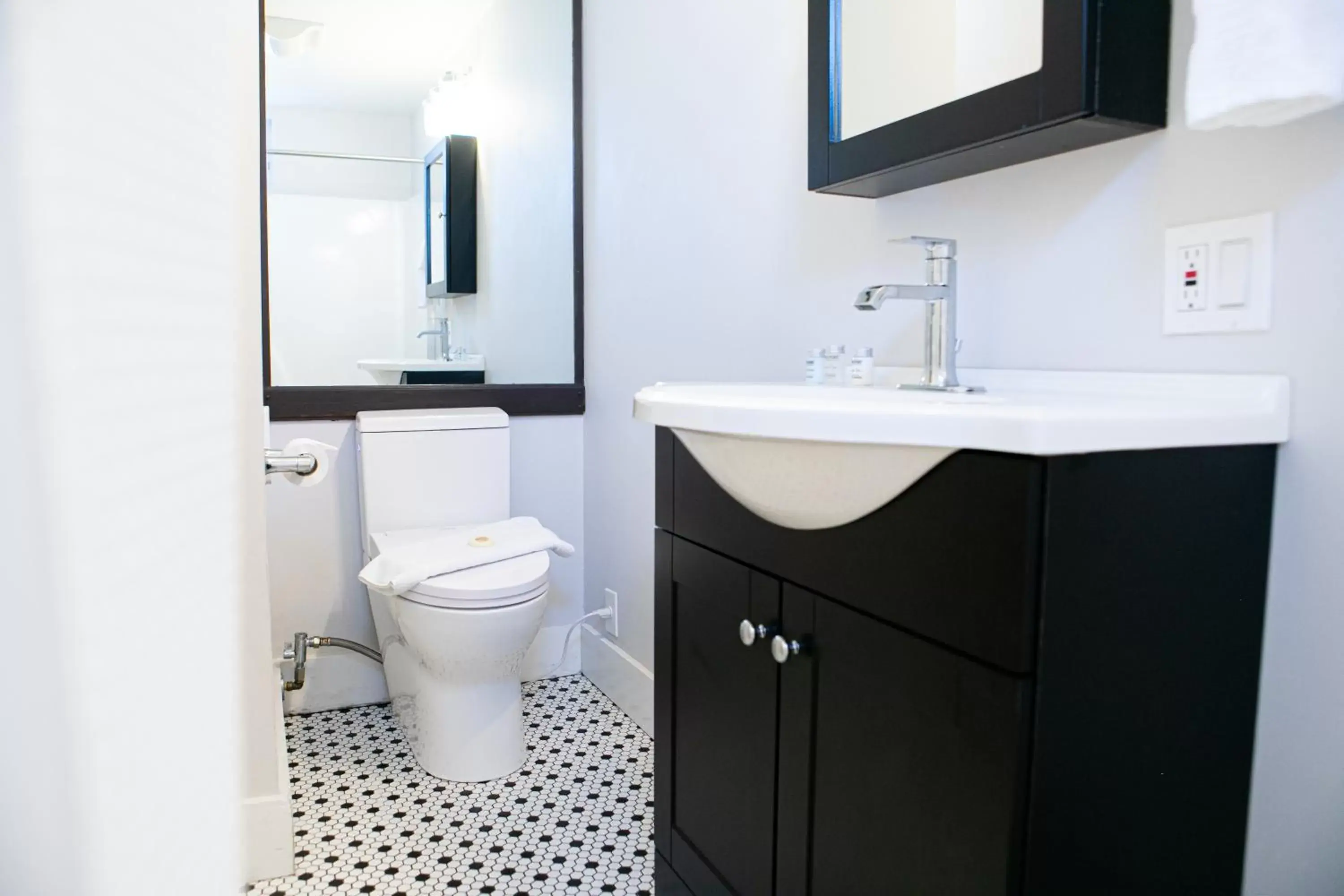 Shower, Bathroom in The Provincetown Hotel at Gabriel's