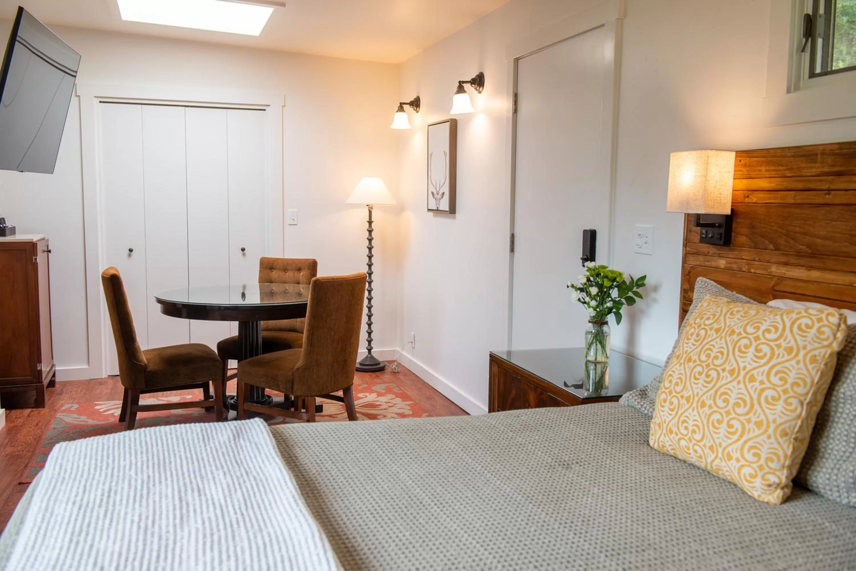 Bed in Inn at Buckhorn Cove