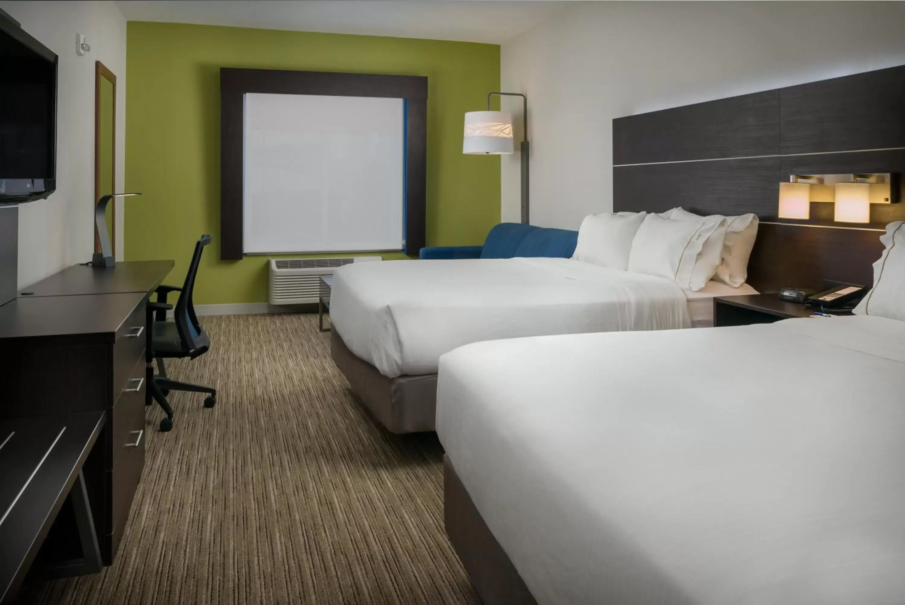 Photo of the whole room, Bed in Holiday Inn Express Lawrence, an IHG Hotel