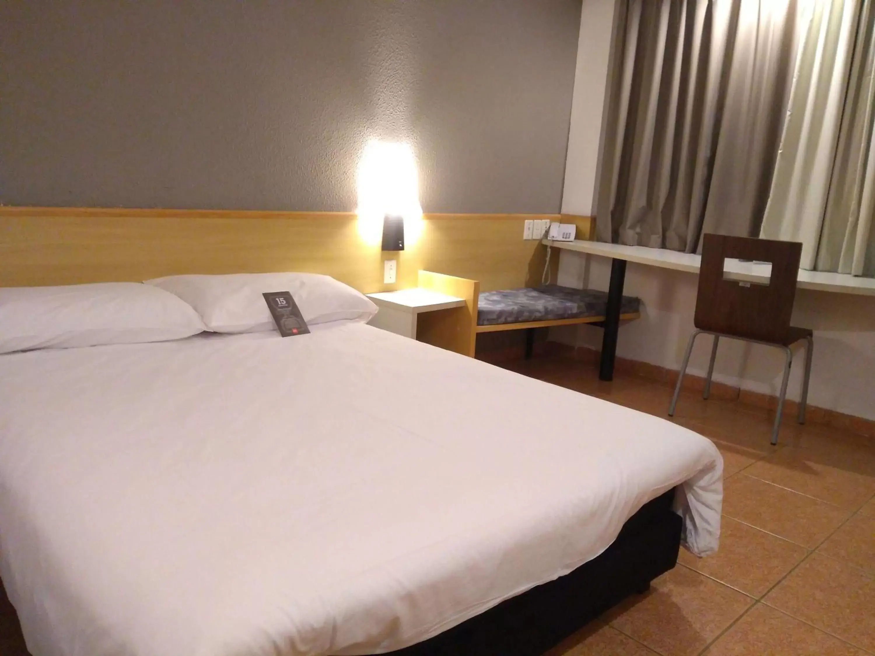 Photo of the whole room, Bed in ibis Santos Gonzaga Praia