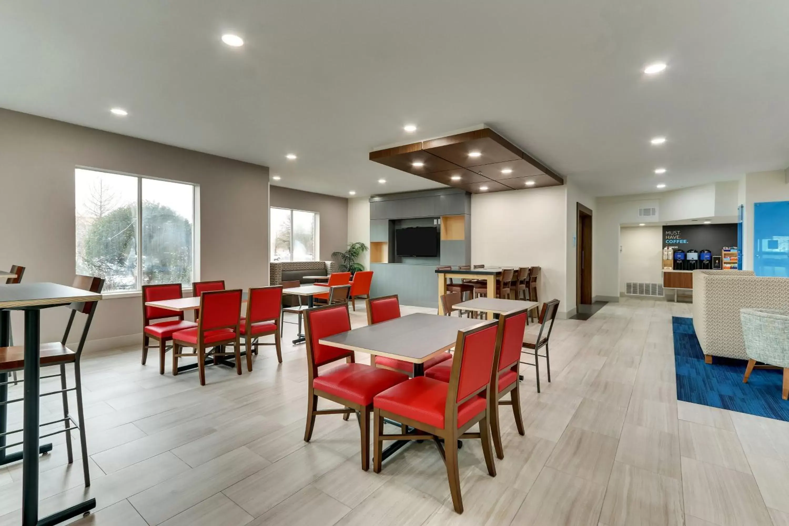 Breakfast in Holiday Inn Express & Suites Waxahachie by IHG Breakfast in Holiday Inn Express & Suites Waxahachie by IHG