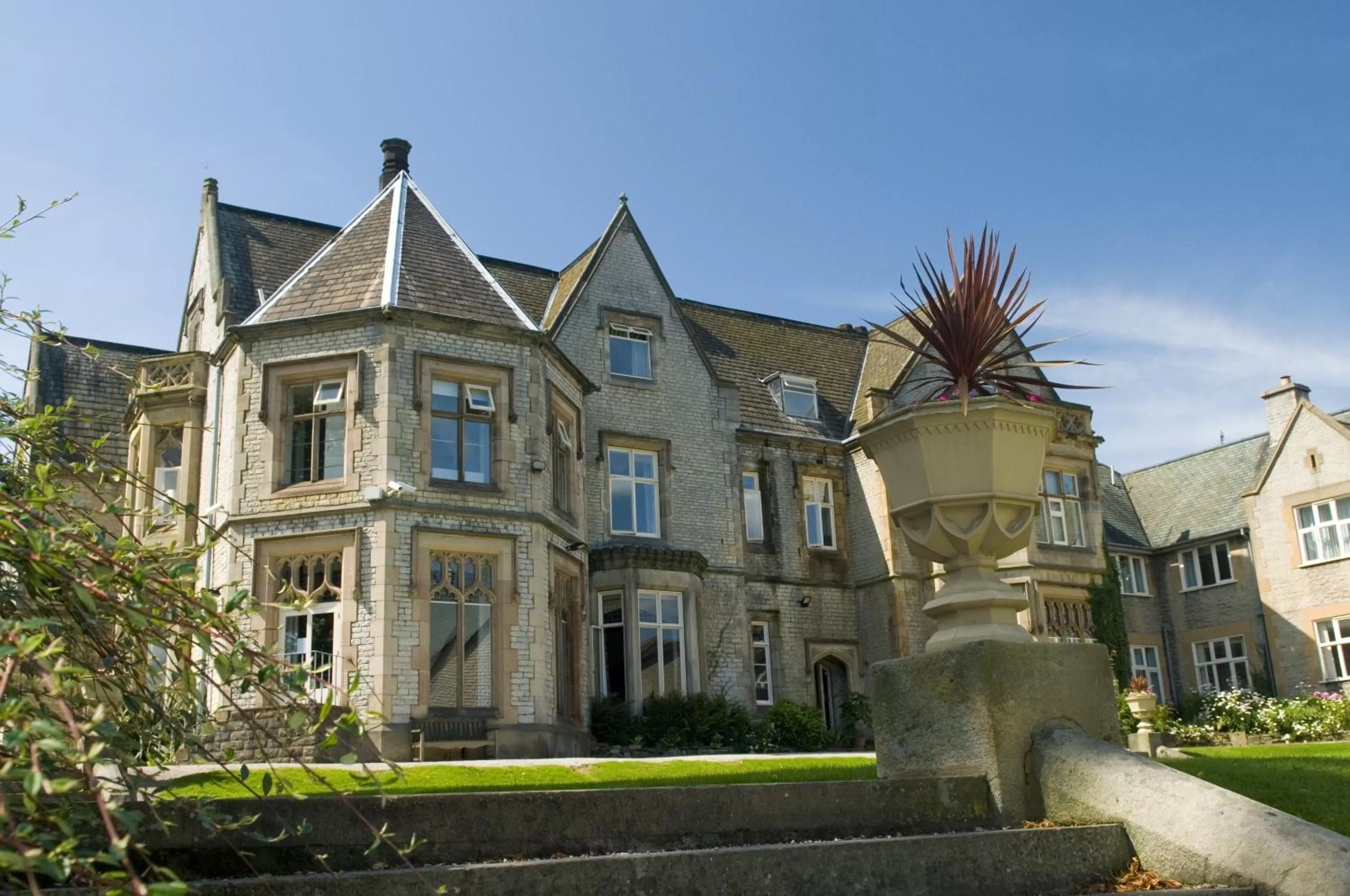 Property building in Mercure Sheffield Kenwood Hall & Spa