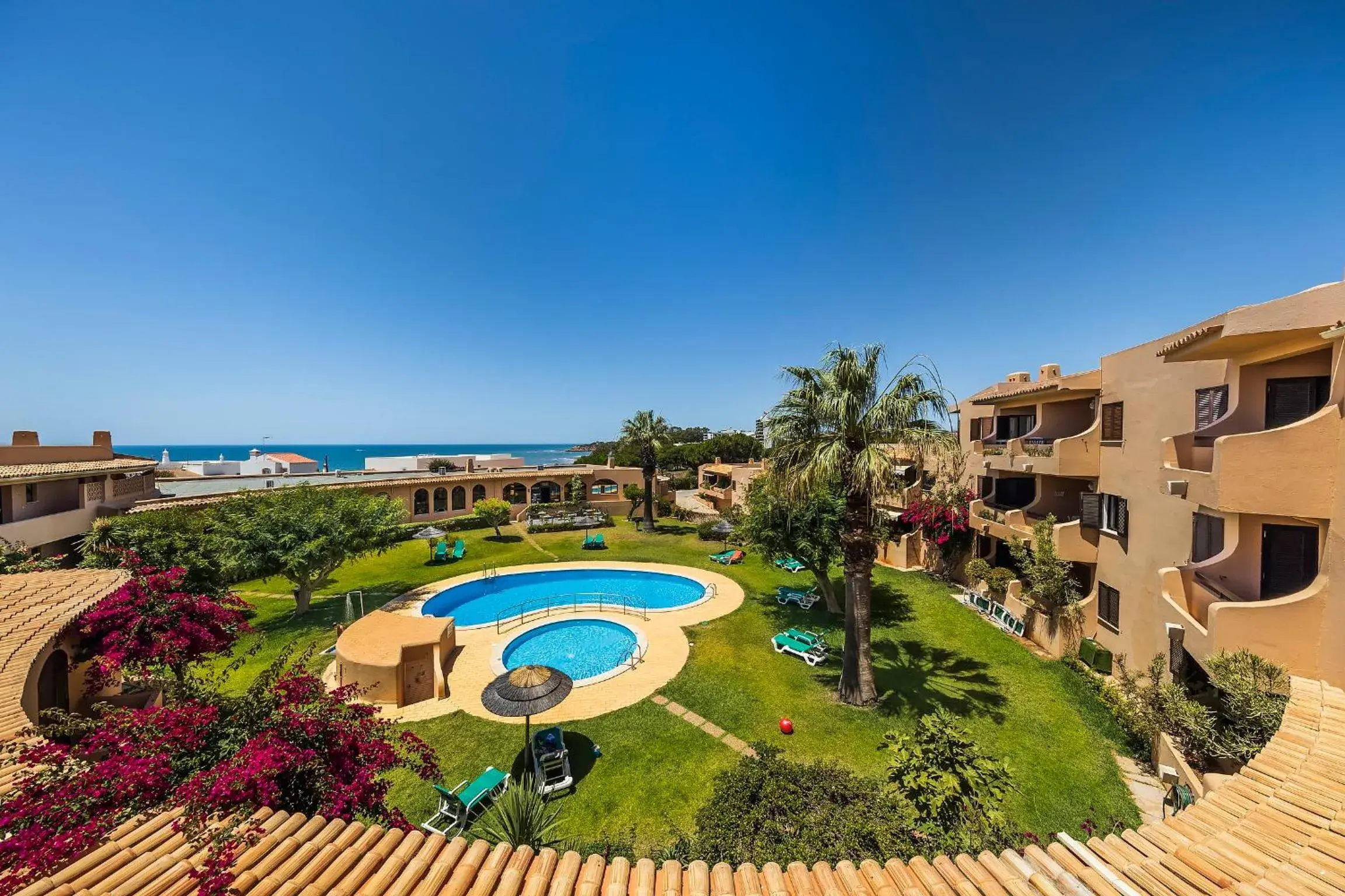 Property building in Clube Maria Luisa Property building in Clube Maria Luisa