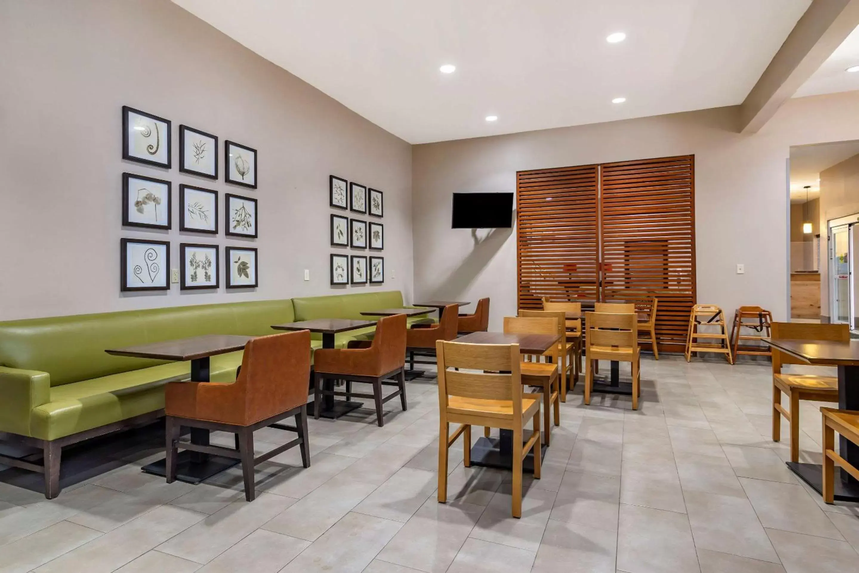 Restaurant/Places to Eat in Comfort Inn & Suites Cartersville - Emerson Lake Point