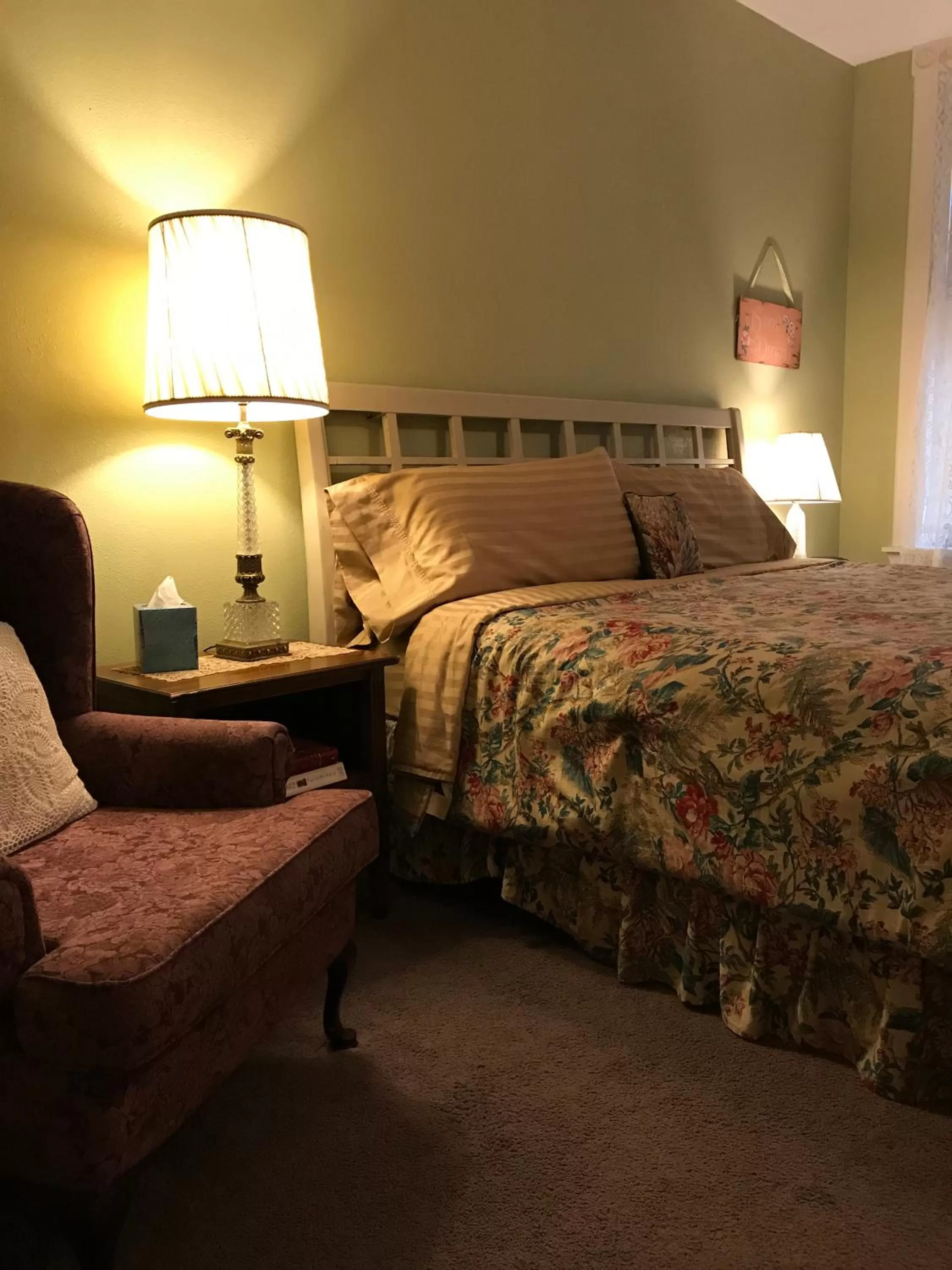 Bed in The Courtland Hotel & Spa