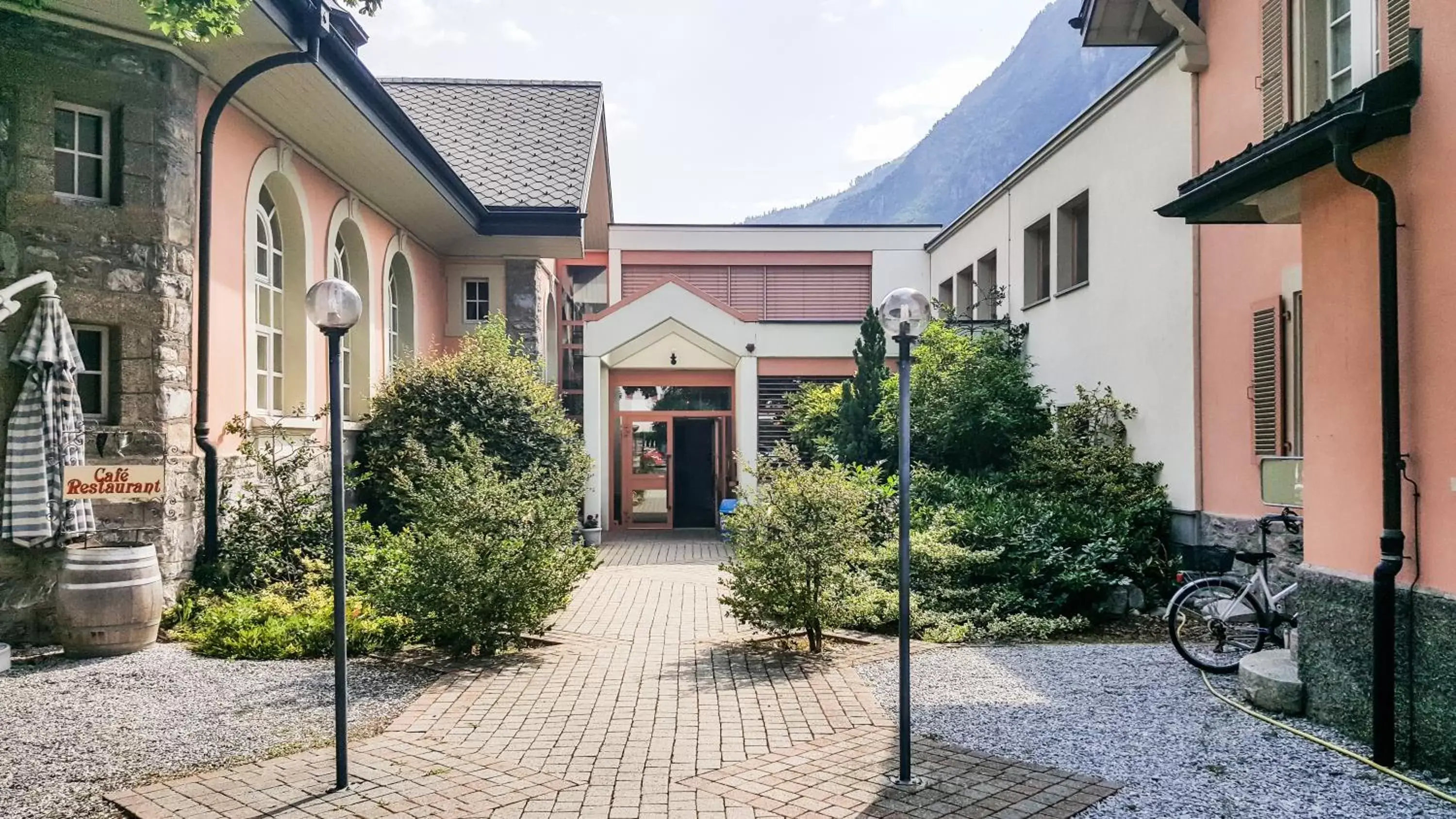 Facade/entrance, Property Building in Hôtel les Berges
