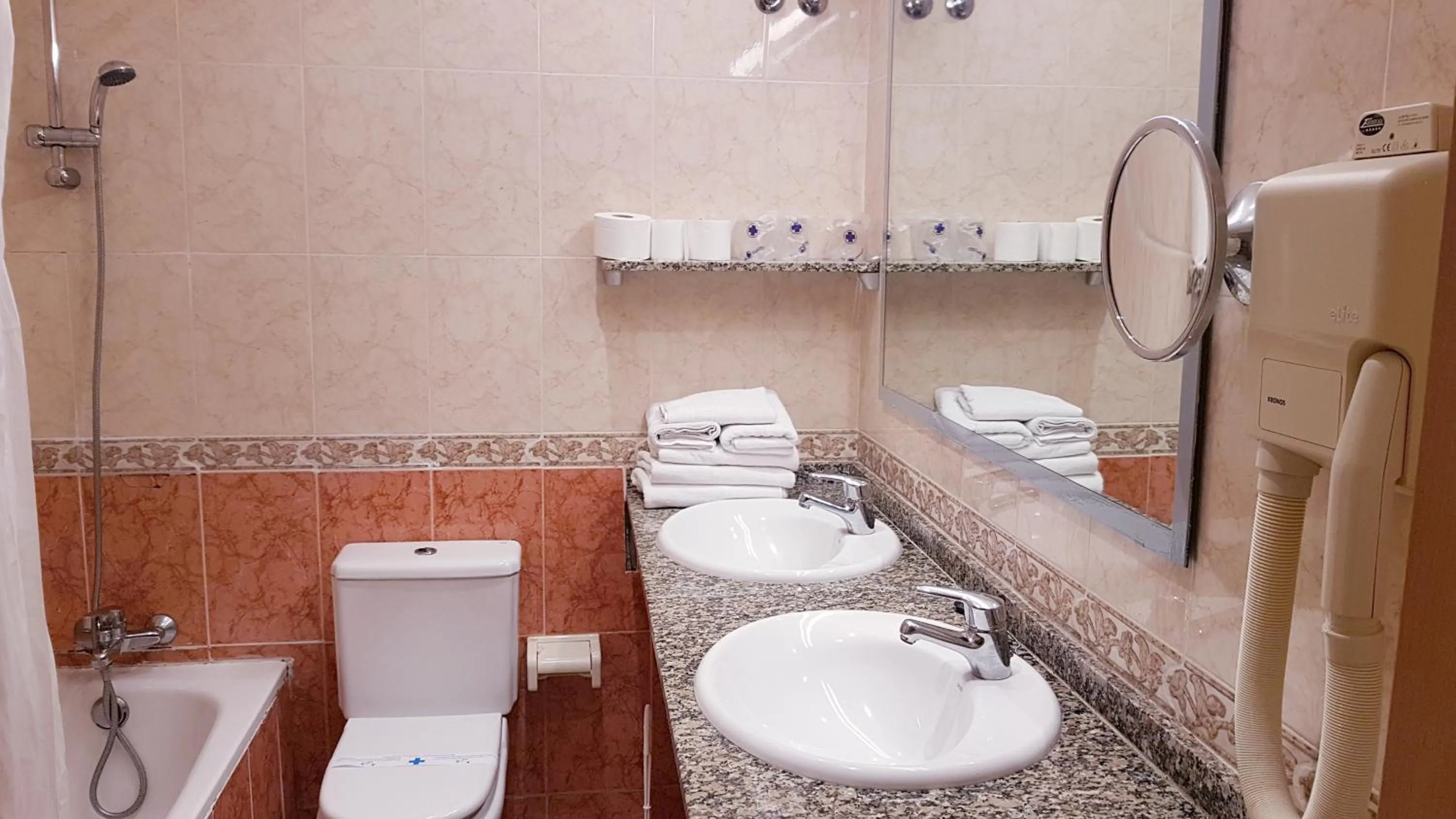 Bathroom in Hotel Piccadilly Sitges