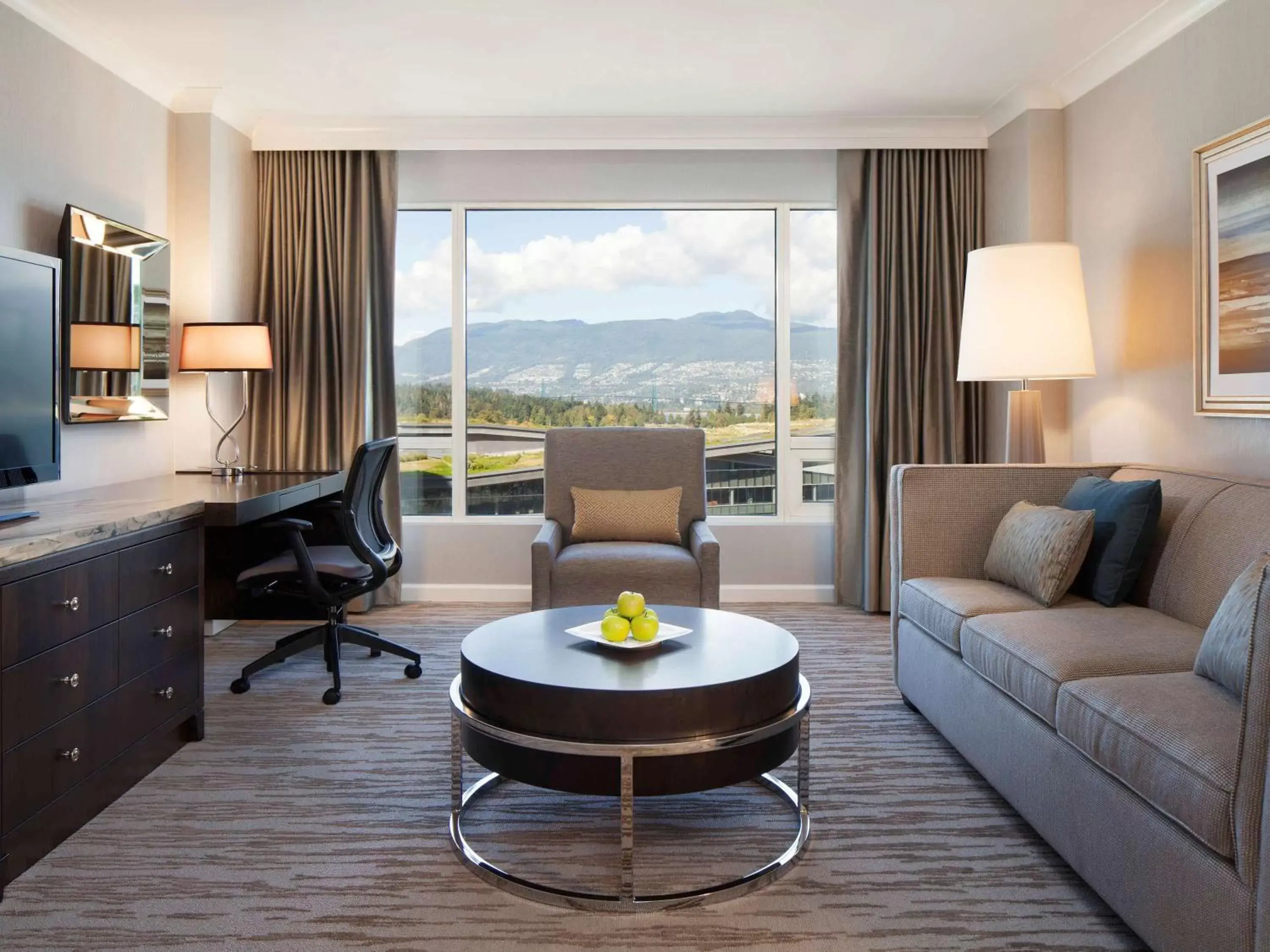 Bedroom, Seating Area in Fairmont Waterfront