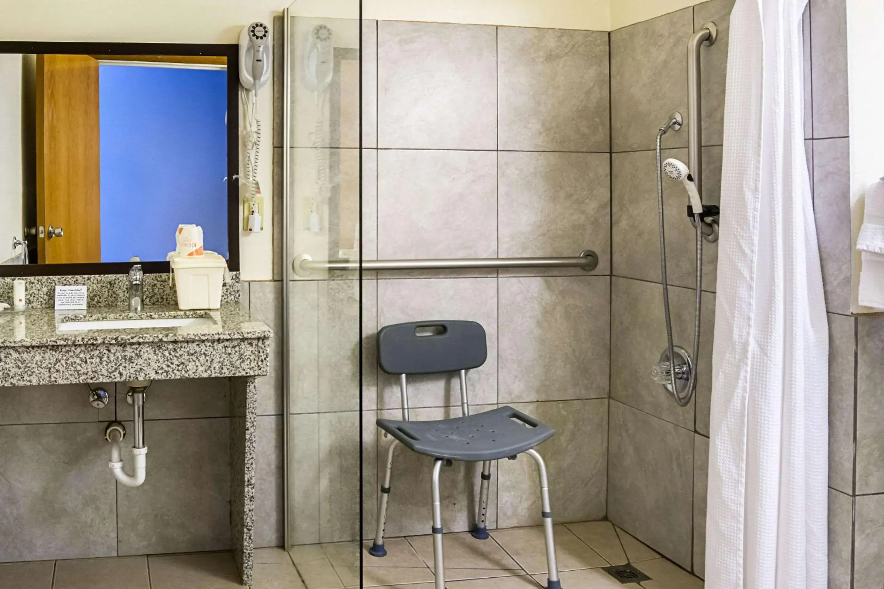 Bathroom in Quality Inn & Suites Clackamas - Portland