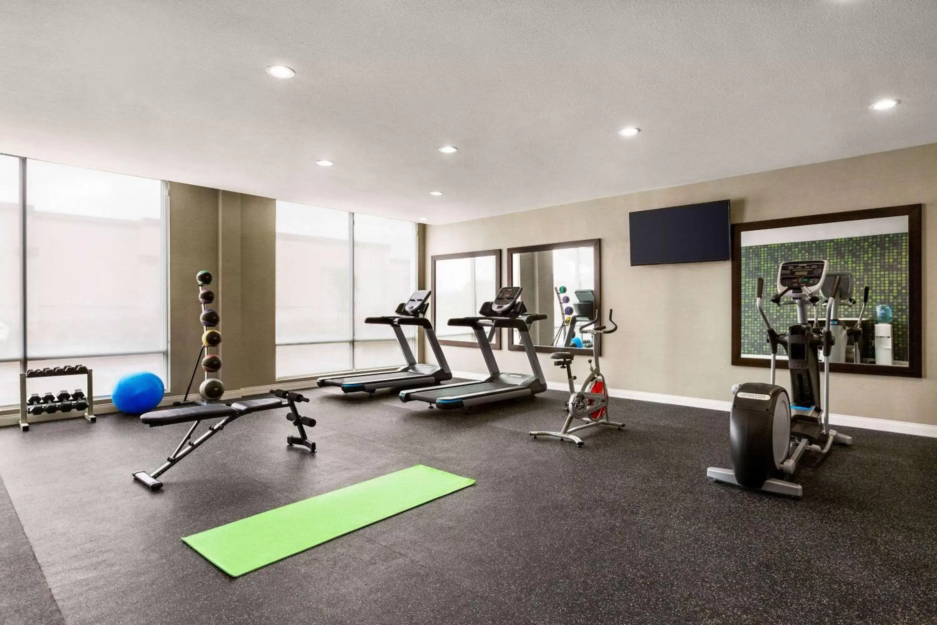 Fitness centre/facilities in La Quinta by Wyndham Richmond-Sugarland Fitness centre/facilities in La Quinta by Wyndham Richmond-Sugarland