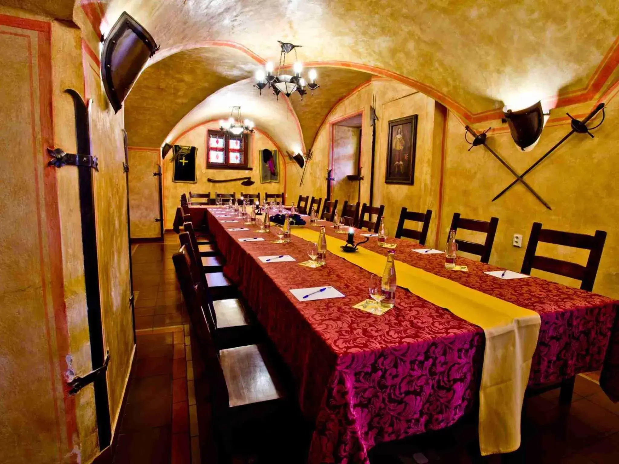 Restaurant/Places to Eat in Pytloun Old Armoury Hotel Prague, Stará Zbrojnice