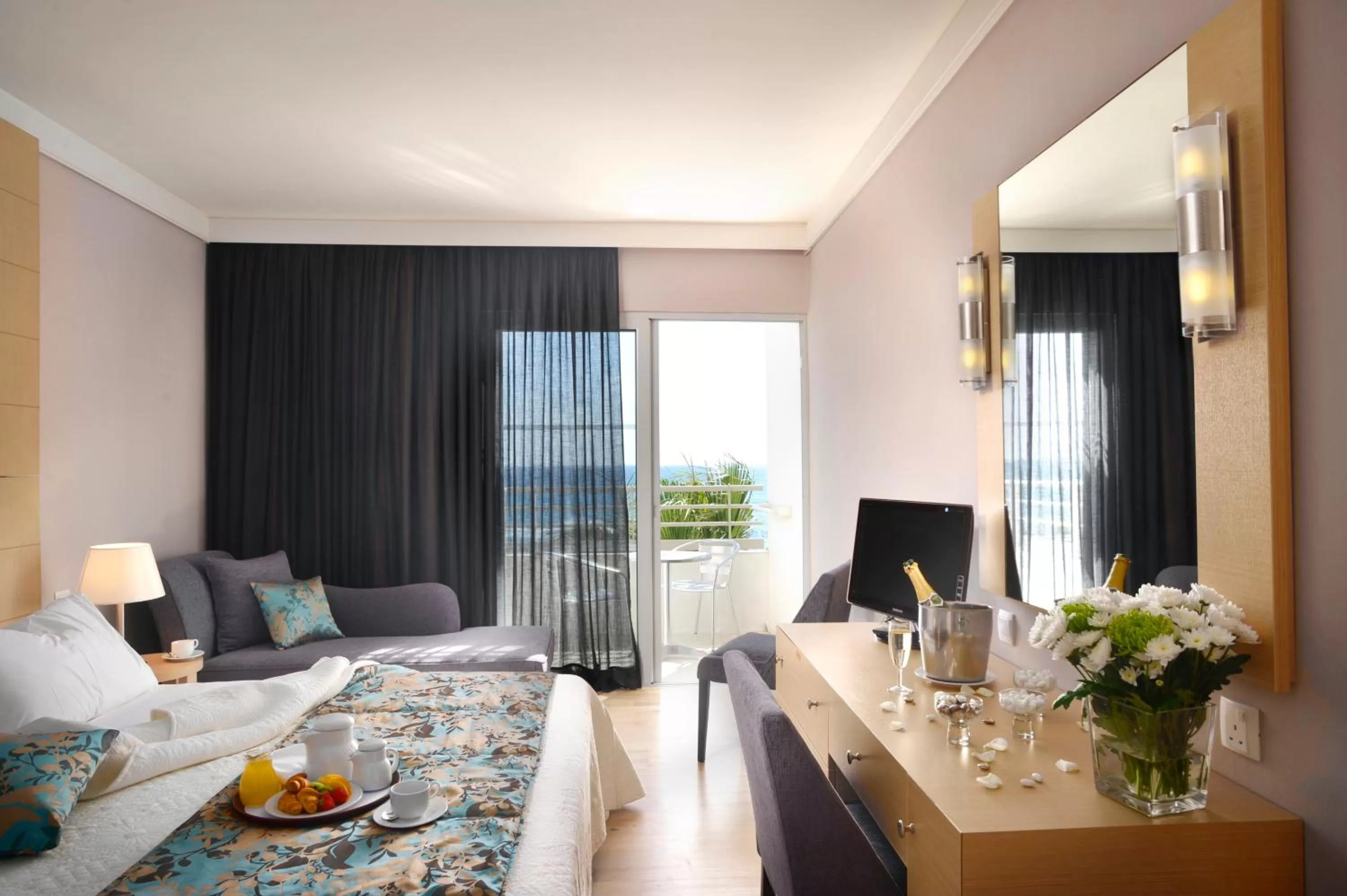 Photo of the whole room, Bed in Louis Ledra Beach