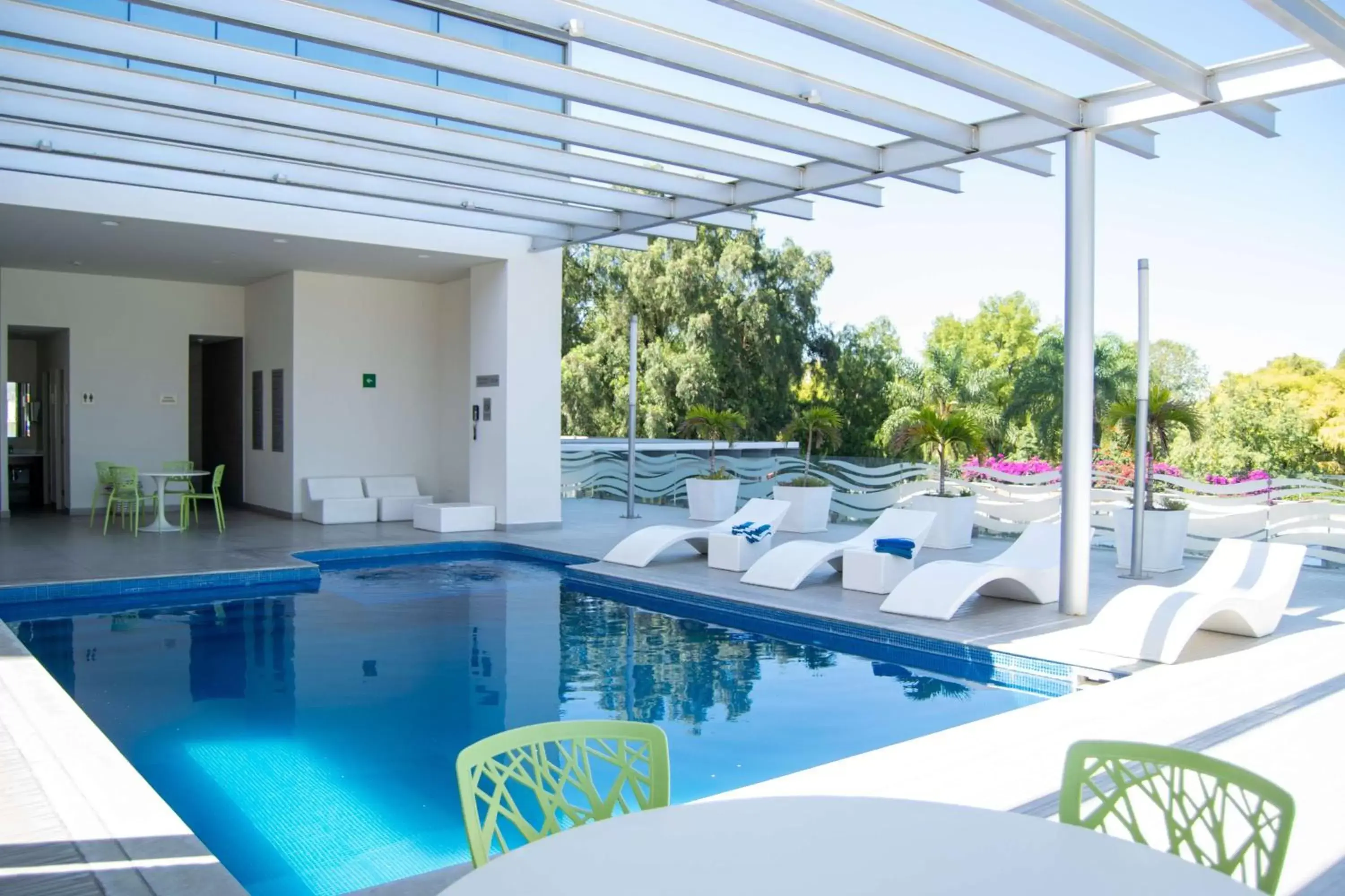 Pool view, Swimming Pool in Hilton Garden Inn Leon Poliforum