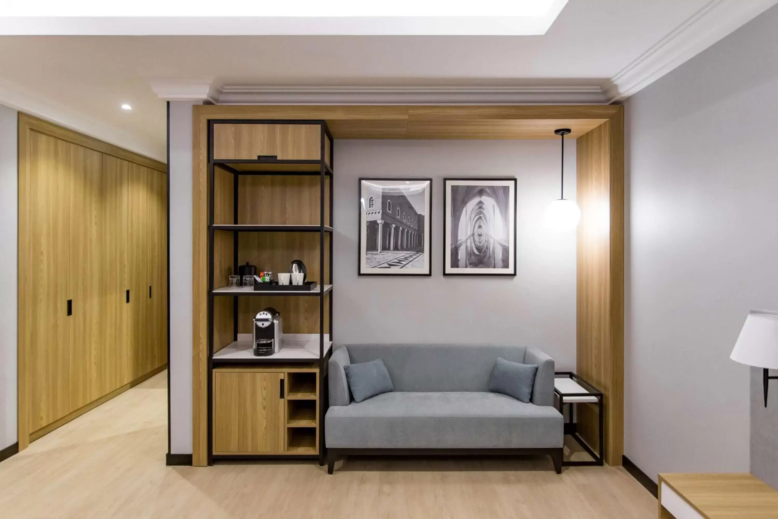 Bedroom, Seating Area in Radisson Hotel Riyadh Airport