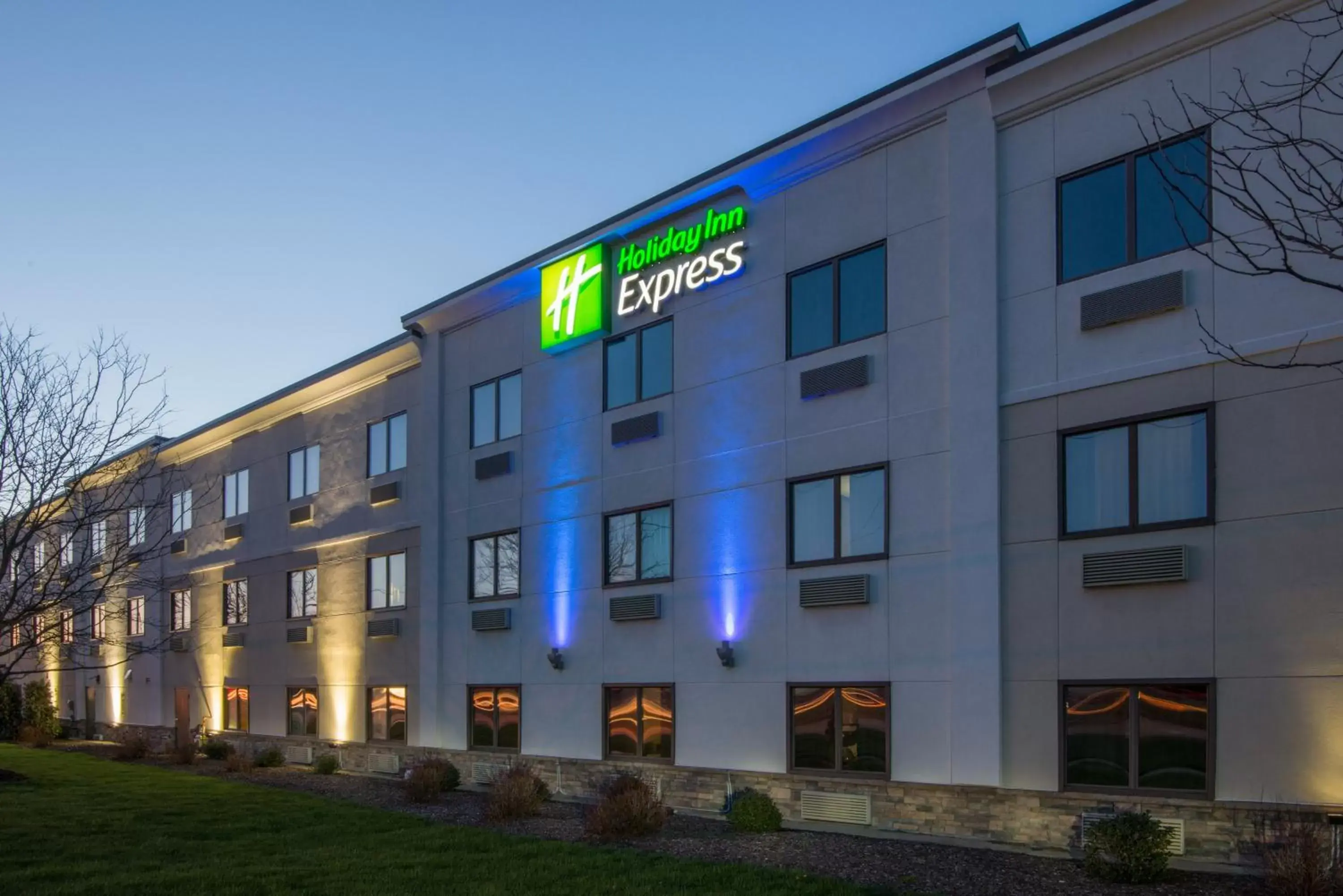 Property Building in Holiday Inn Express Cleveland Airport - Brook Park, an IHG Hotel