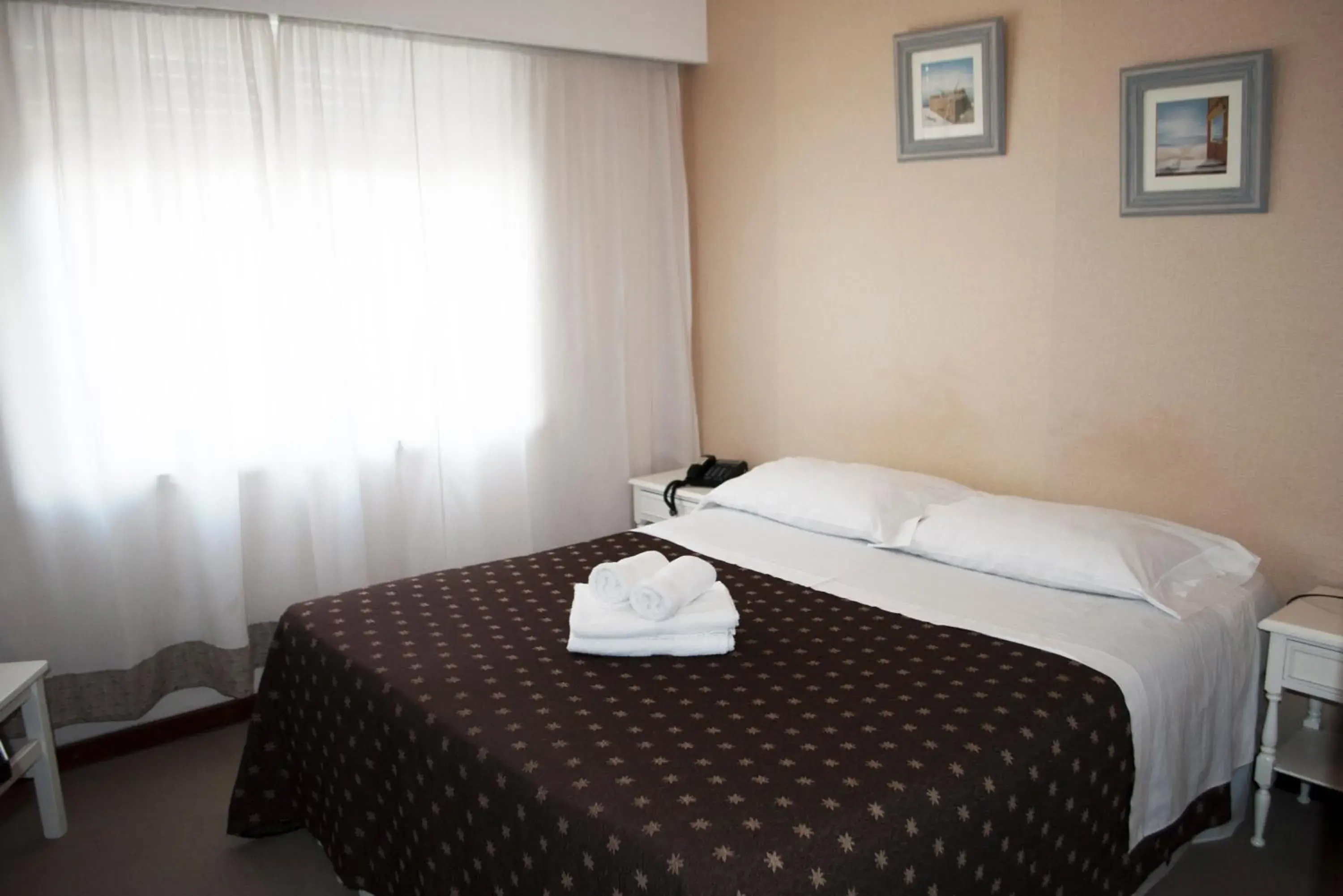 Day, Bed in Hotel Gran Madryn