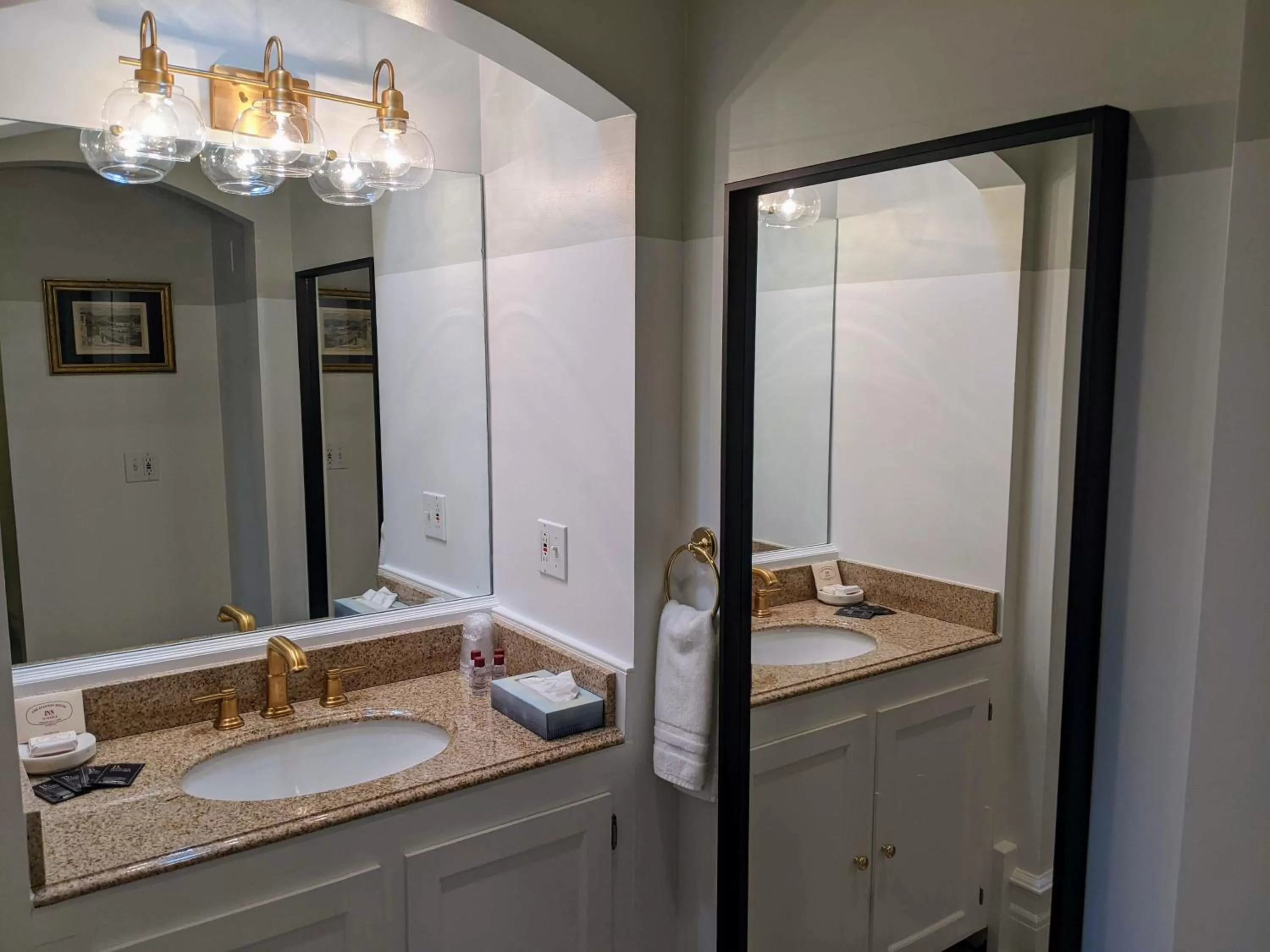 Bathroom in Stanton House Inn