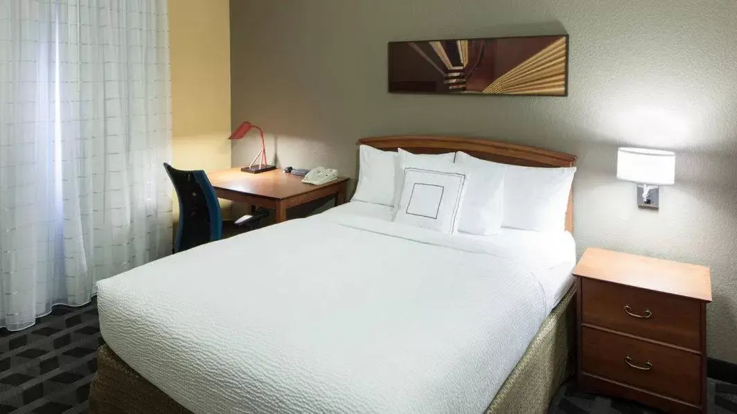 Bed in TownePlace Suites Dallas Arlington North