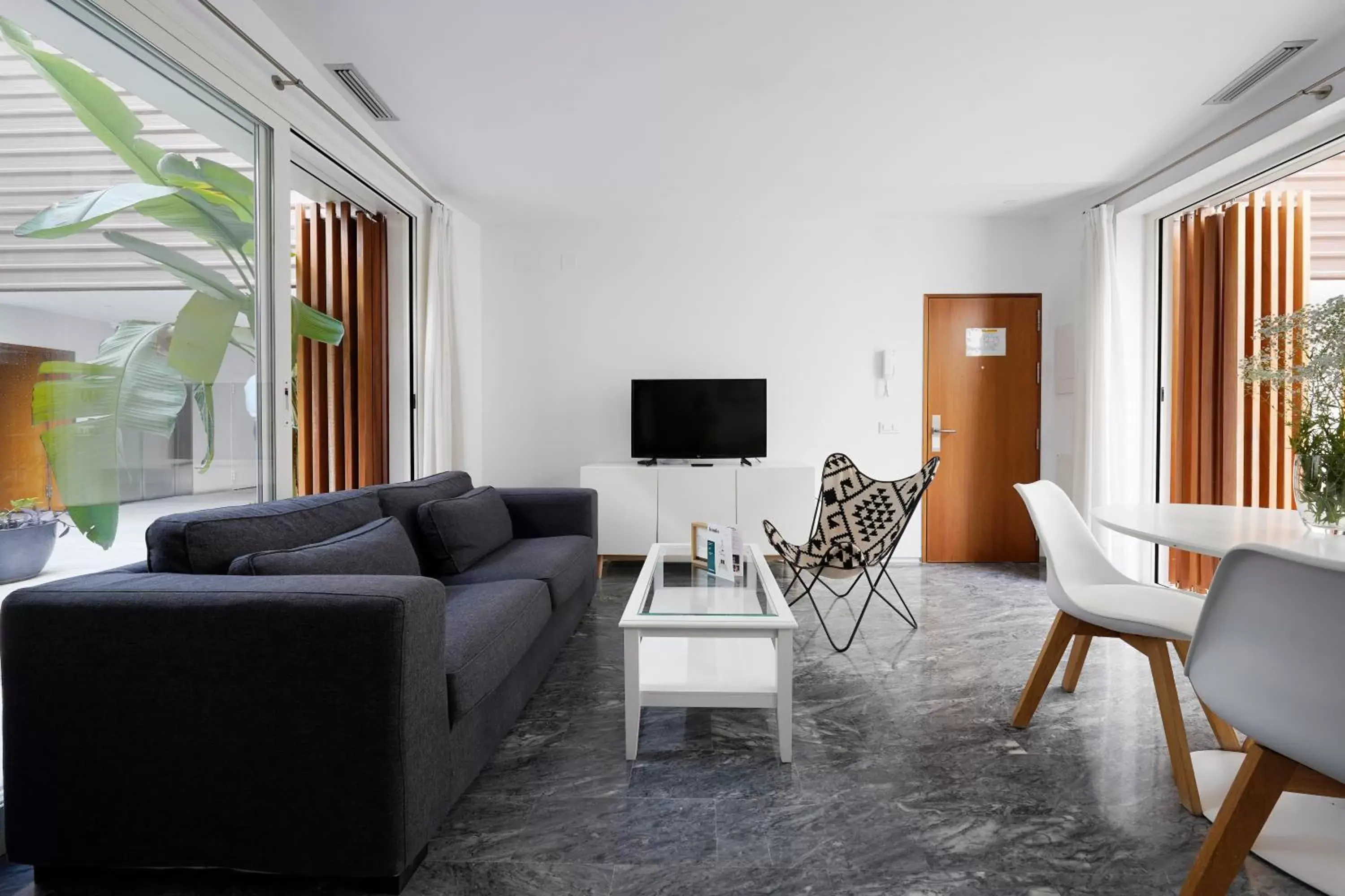 TV and multimedia, Seating Area in numa I Jondo Apartments