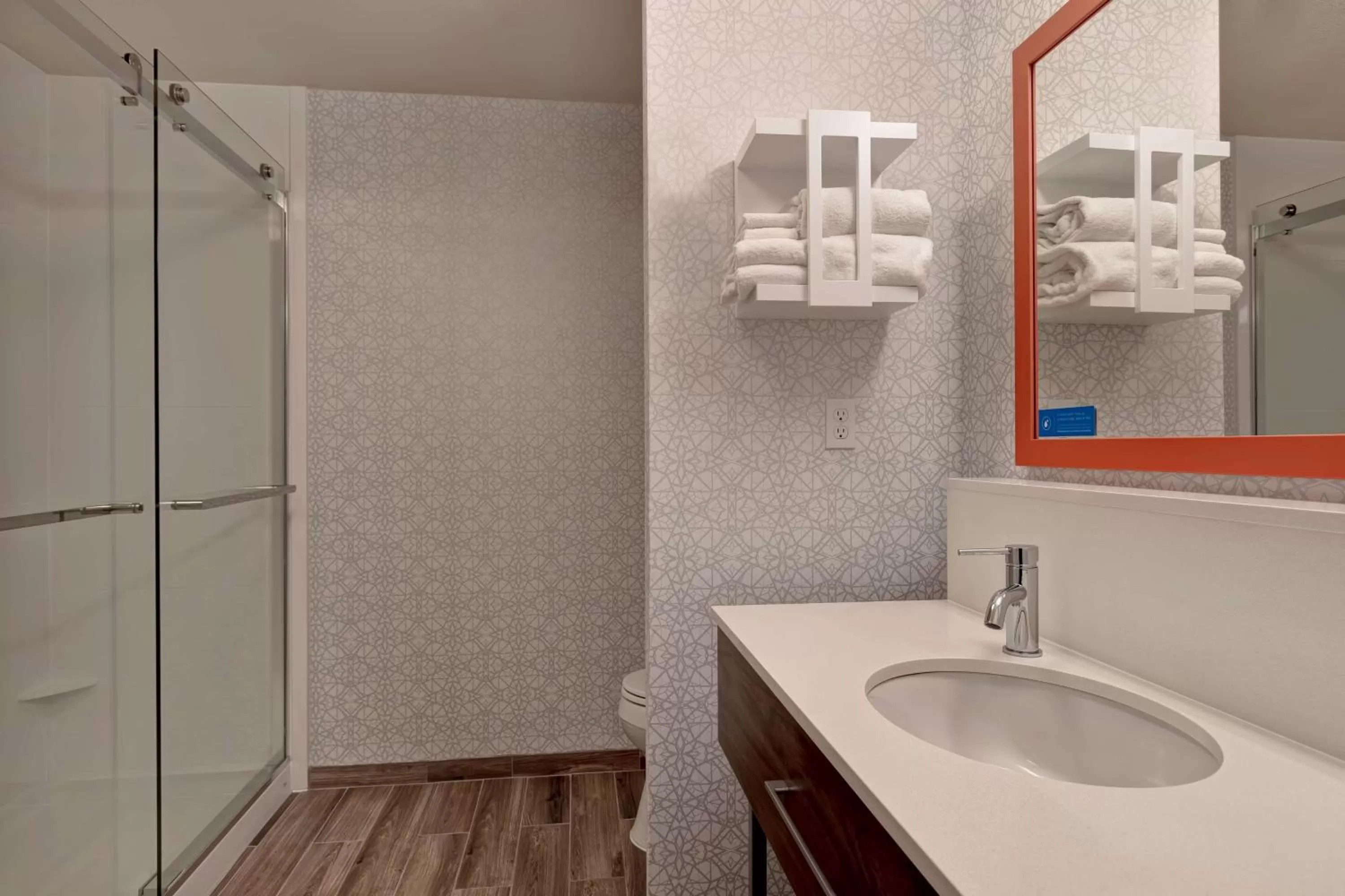 Bathroom in Hampton Inn & Suites Rohnert Park - Sonoma County