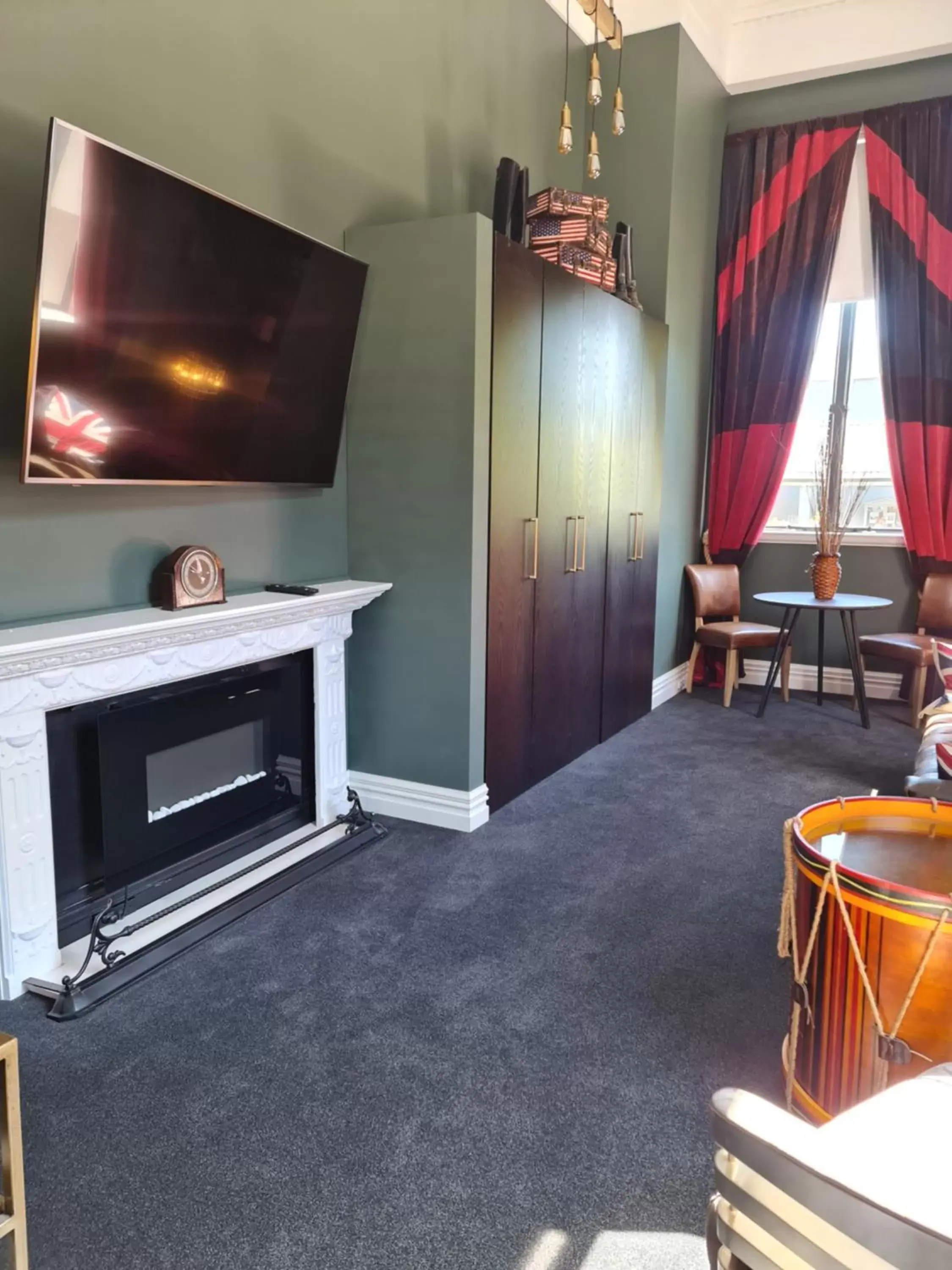 Lounge or bar, TV/Entertainment Center in Hotel D'urville Blenheim