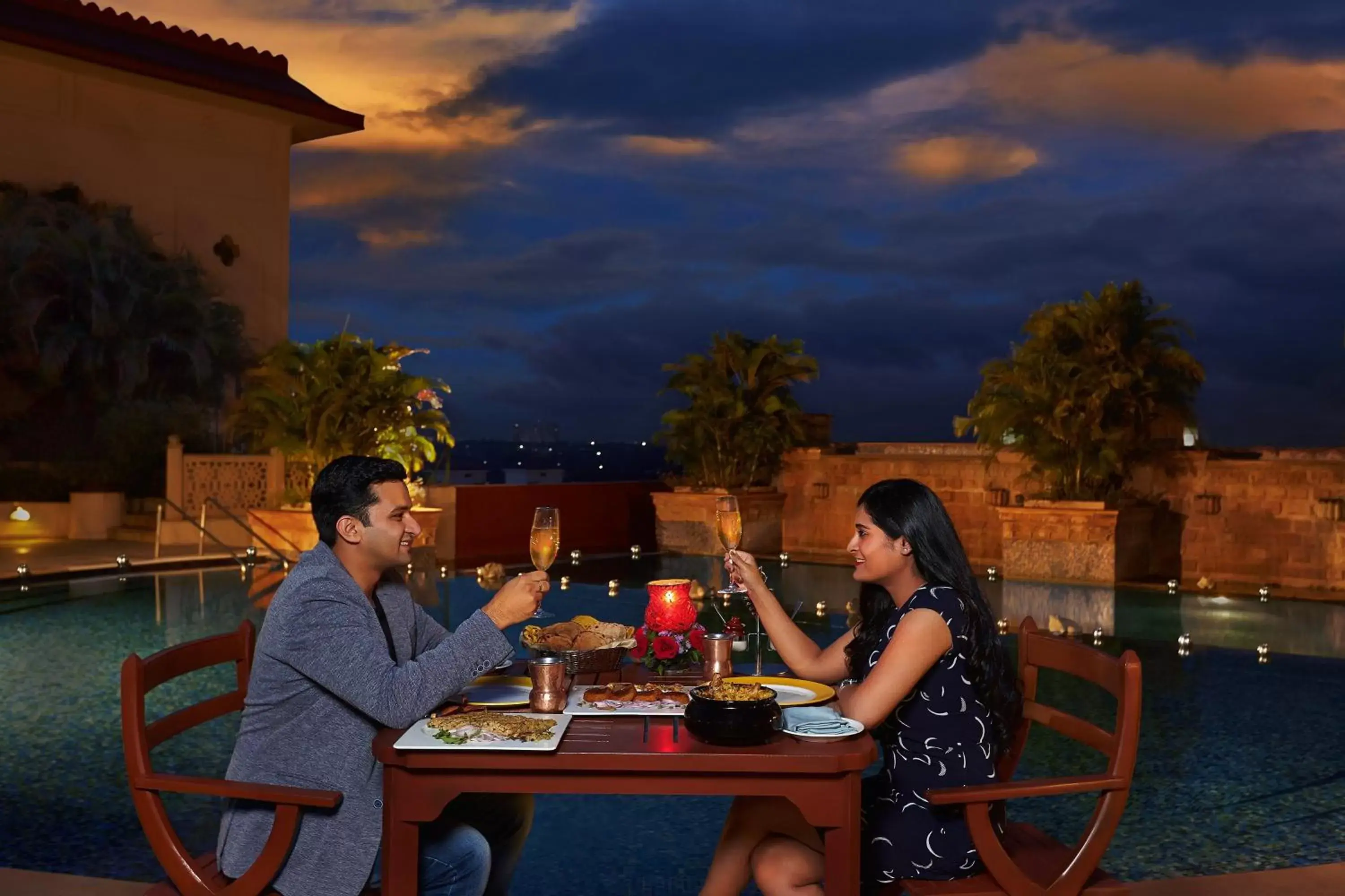 Restaurant/places to eat in Sheraton Grand Pune Bund Garden Hotel