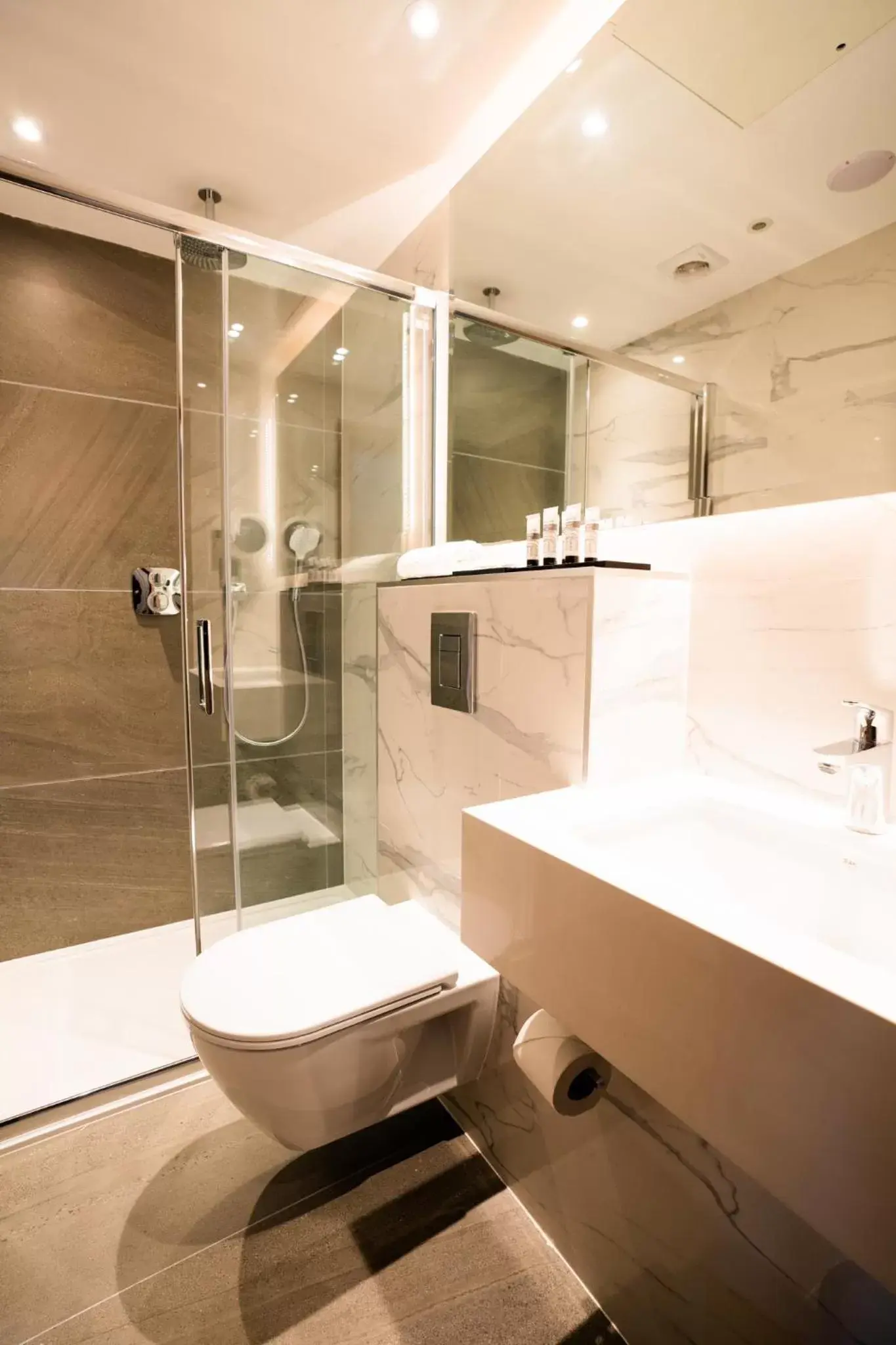 Bathroom in Oxford Hotel