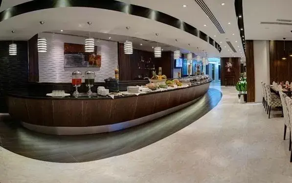 Restaurant/places to eat in City Tower Hotel