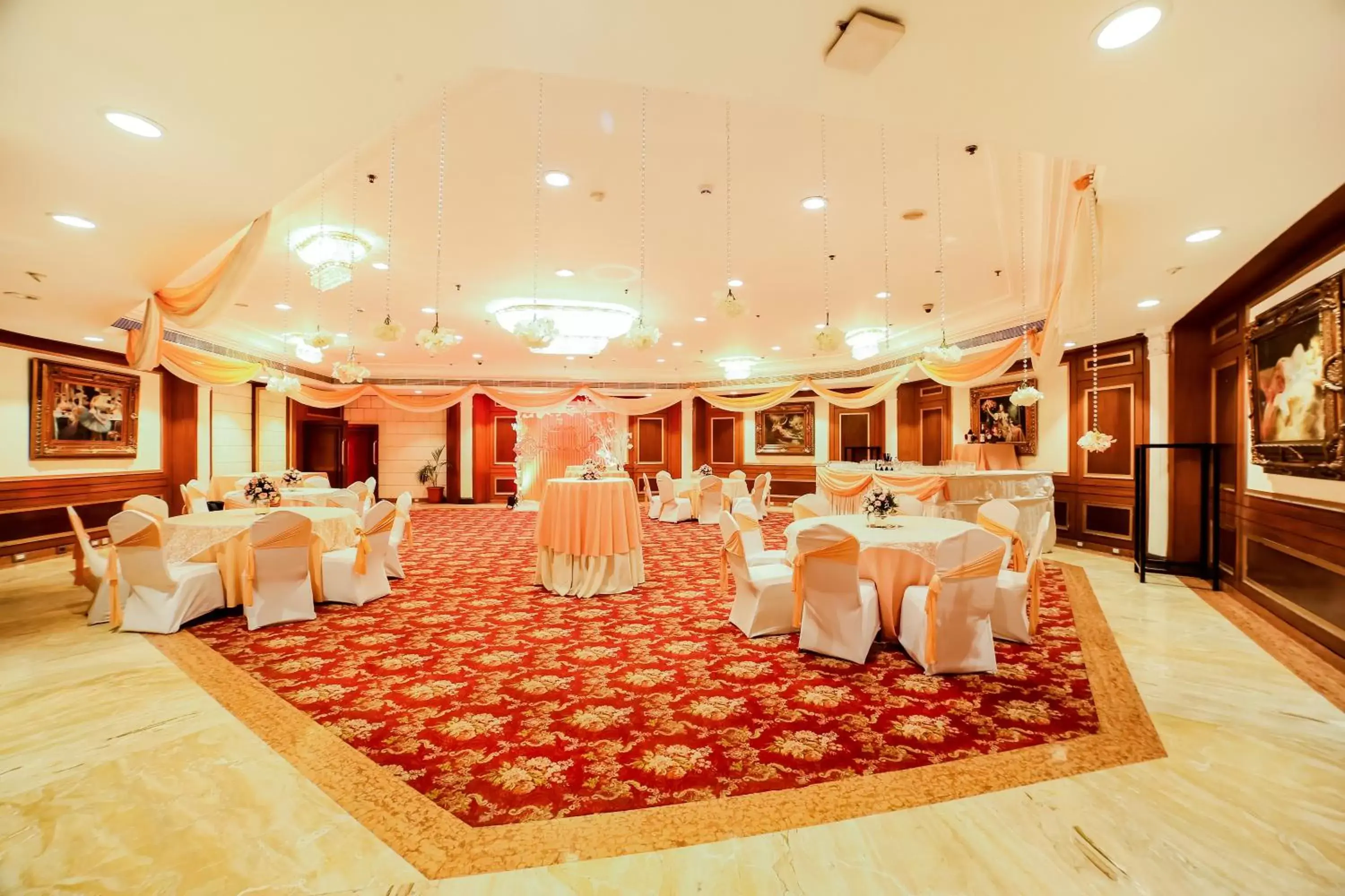 Banquet/Function facilities, Banquet Facilities in Hotel The Royal Plaza