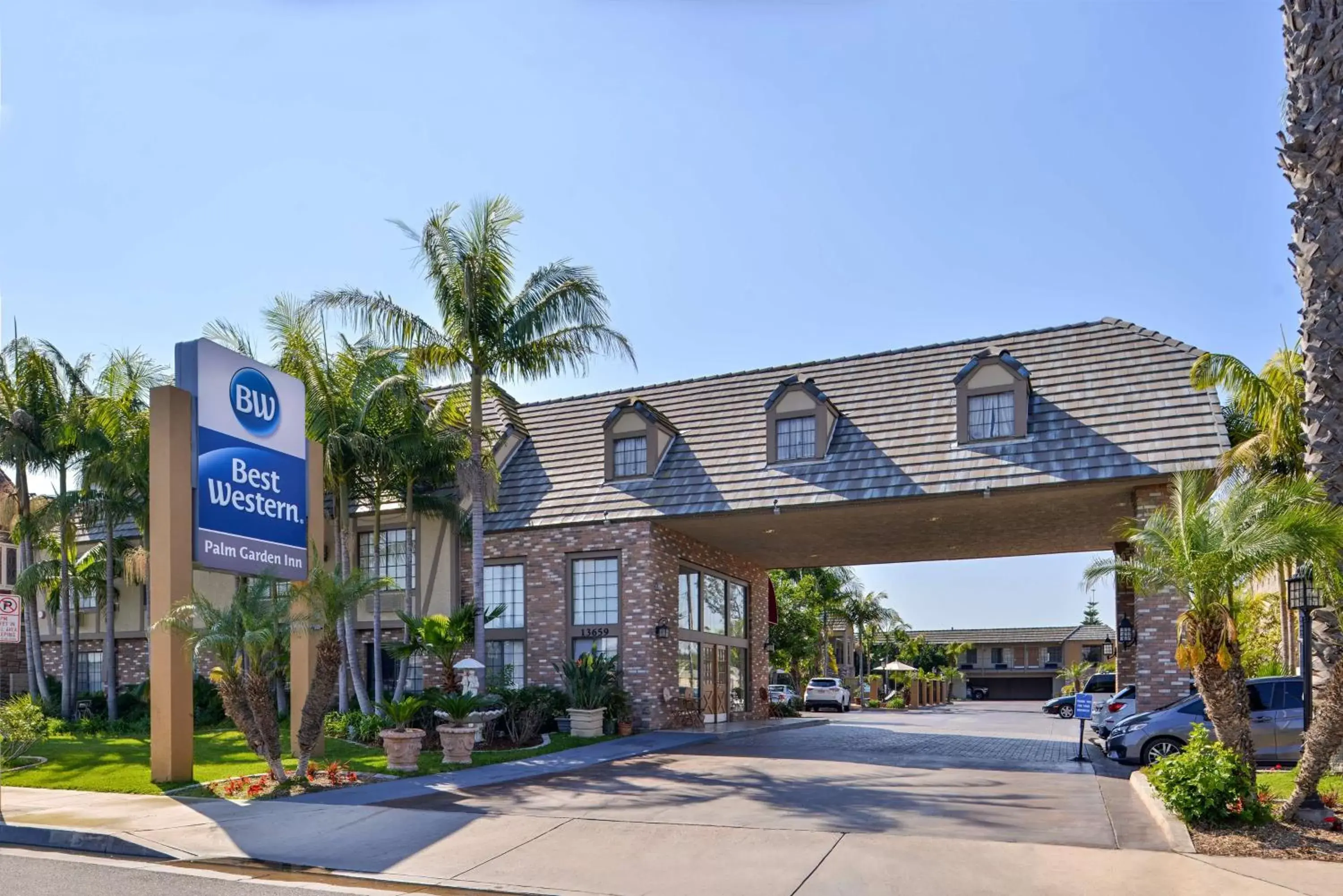 Property Building in Best Western Palm Garden Inn