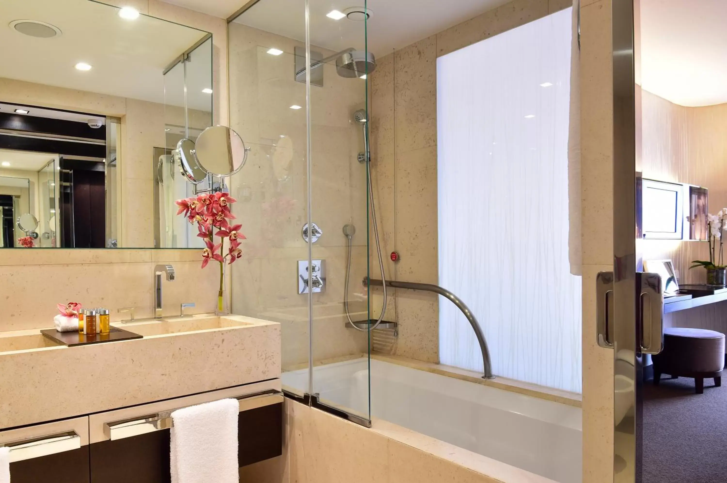 Bathroom in Porto Palácio Hotel by The Editory Bathroom in Porto Palácio Hotel by The Editory