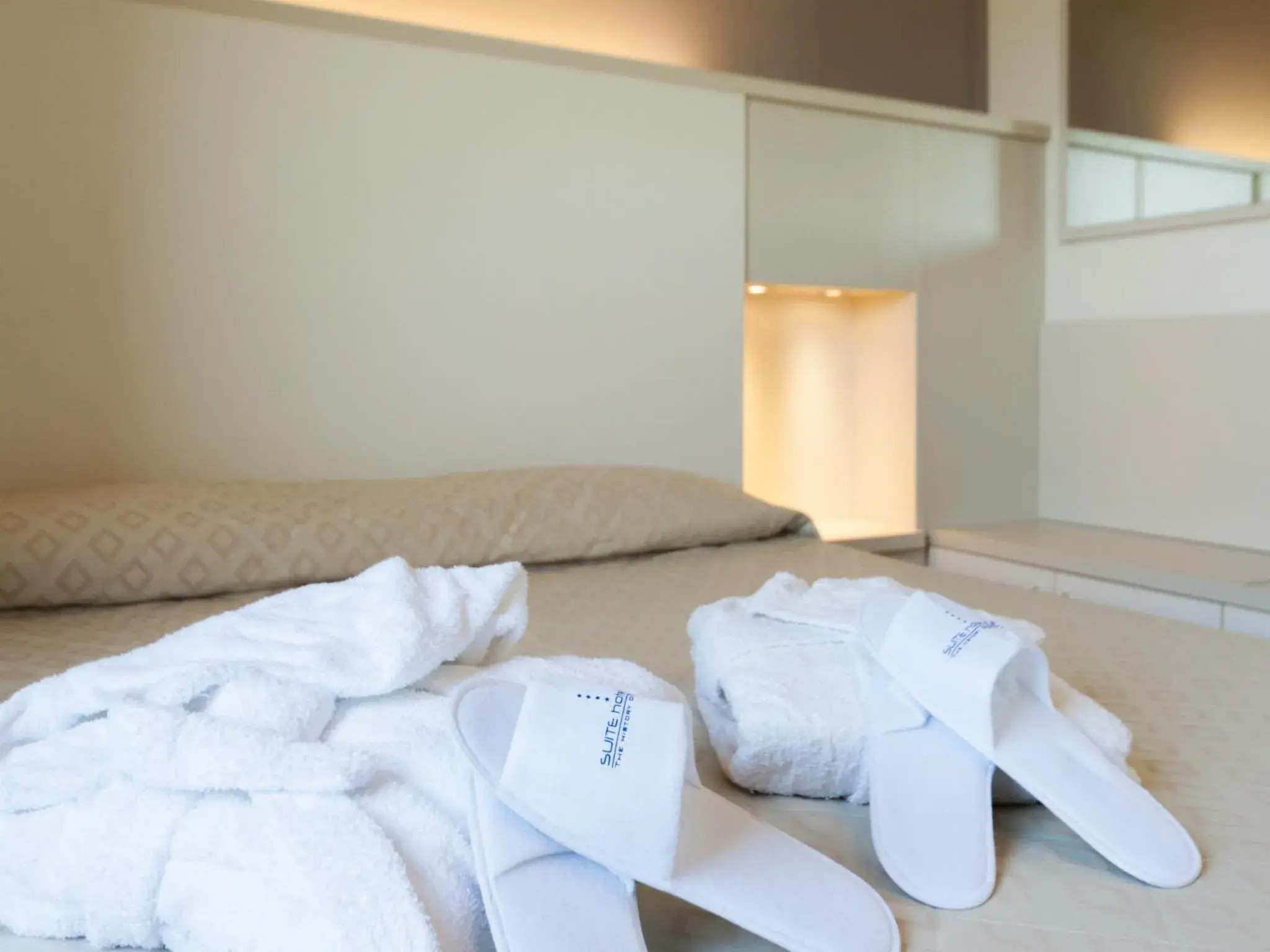 Bed in Suite Hotel Elite