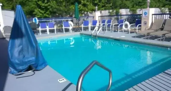 Swimming pool in Days Inn by Wyndham Ocean Springs Swimming pool in Days Inn by Wyndham Ocean Springs