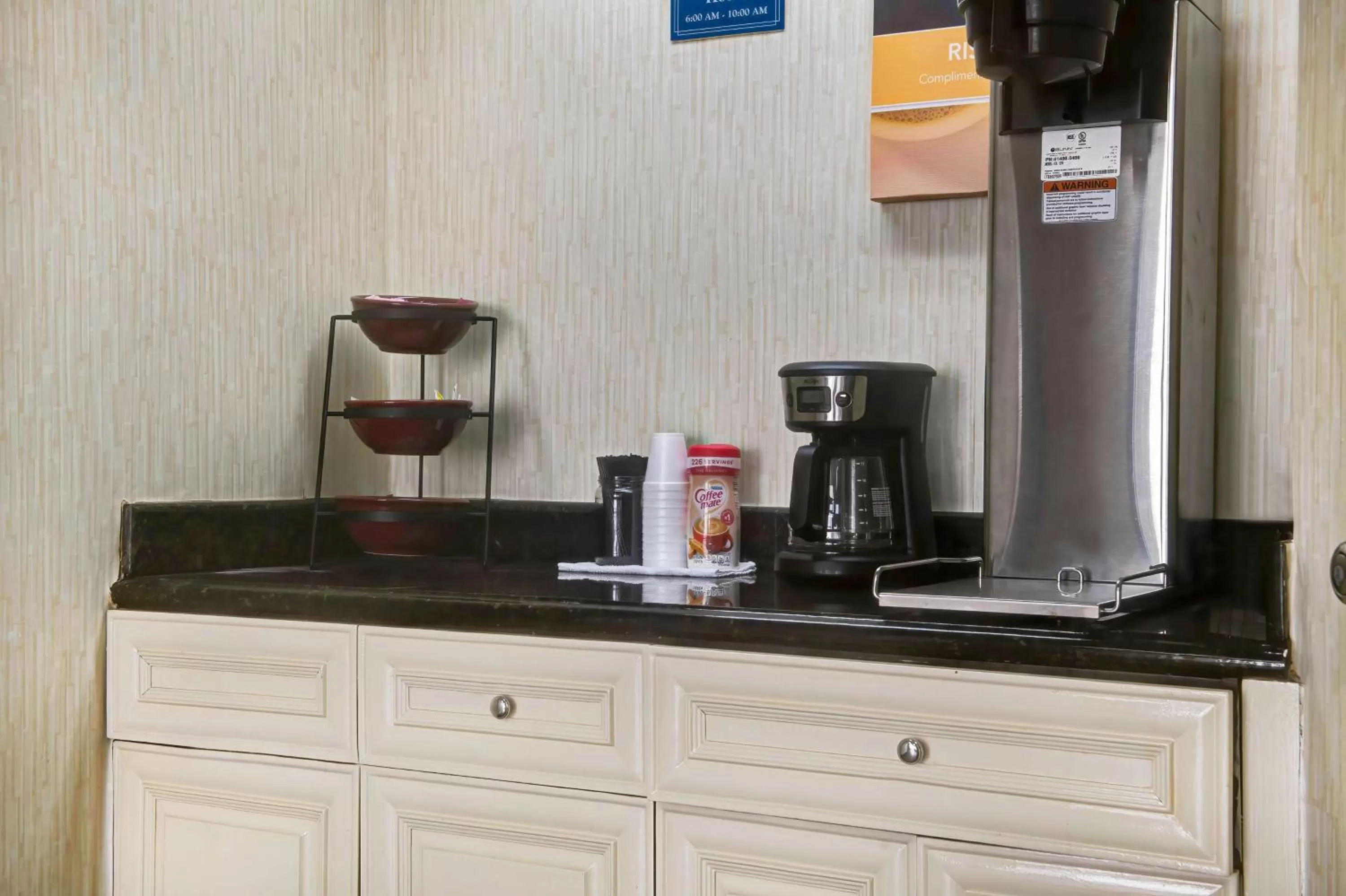 Property building in Motel 6 Atlanta, Ga - Midtown