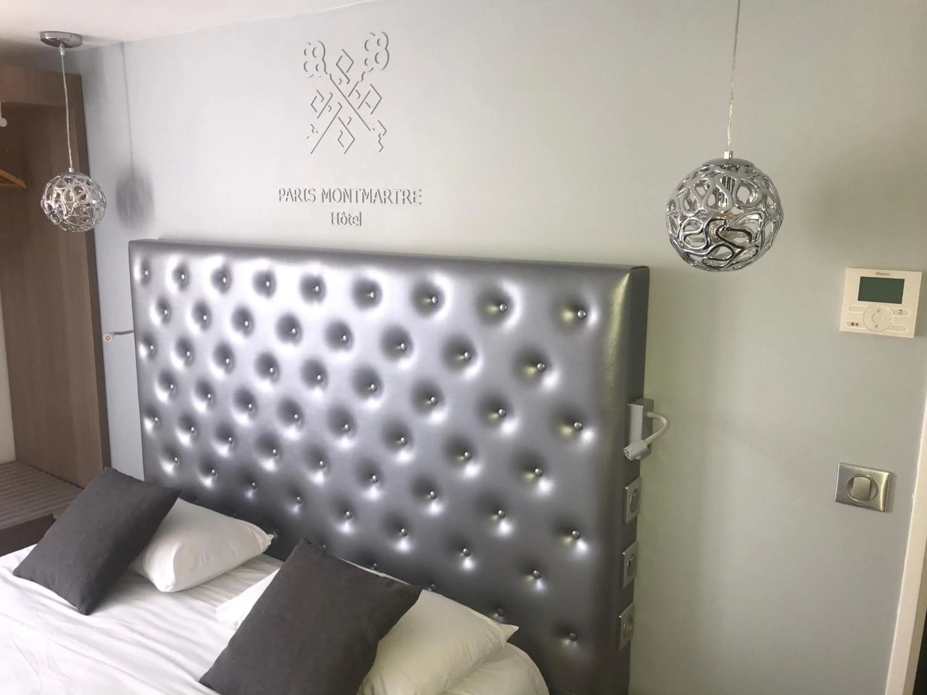 Bed in Hotel de Paris Montmartre