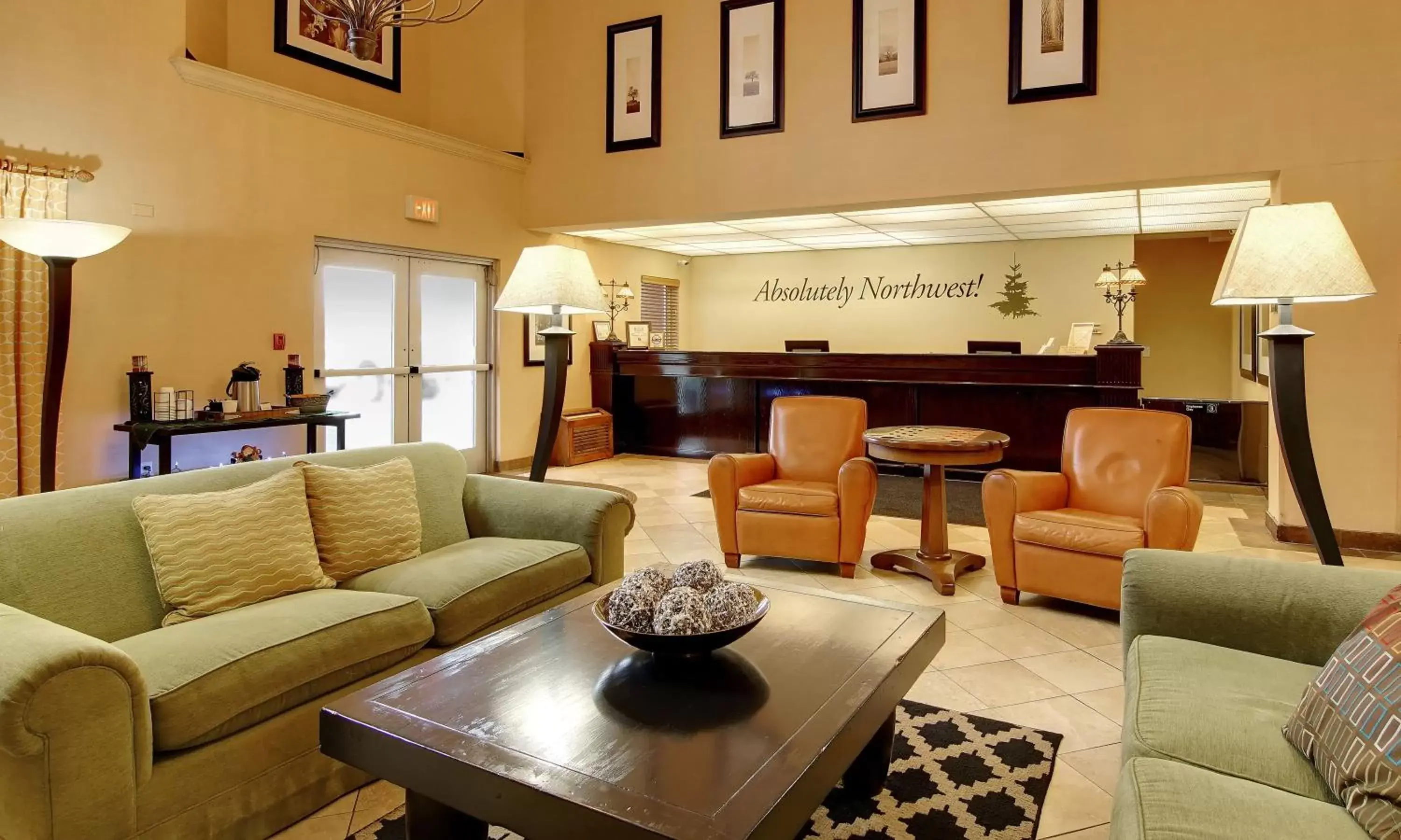 Lobby or reception, Lounge/Bar in Phoenix Inn Suites Albany