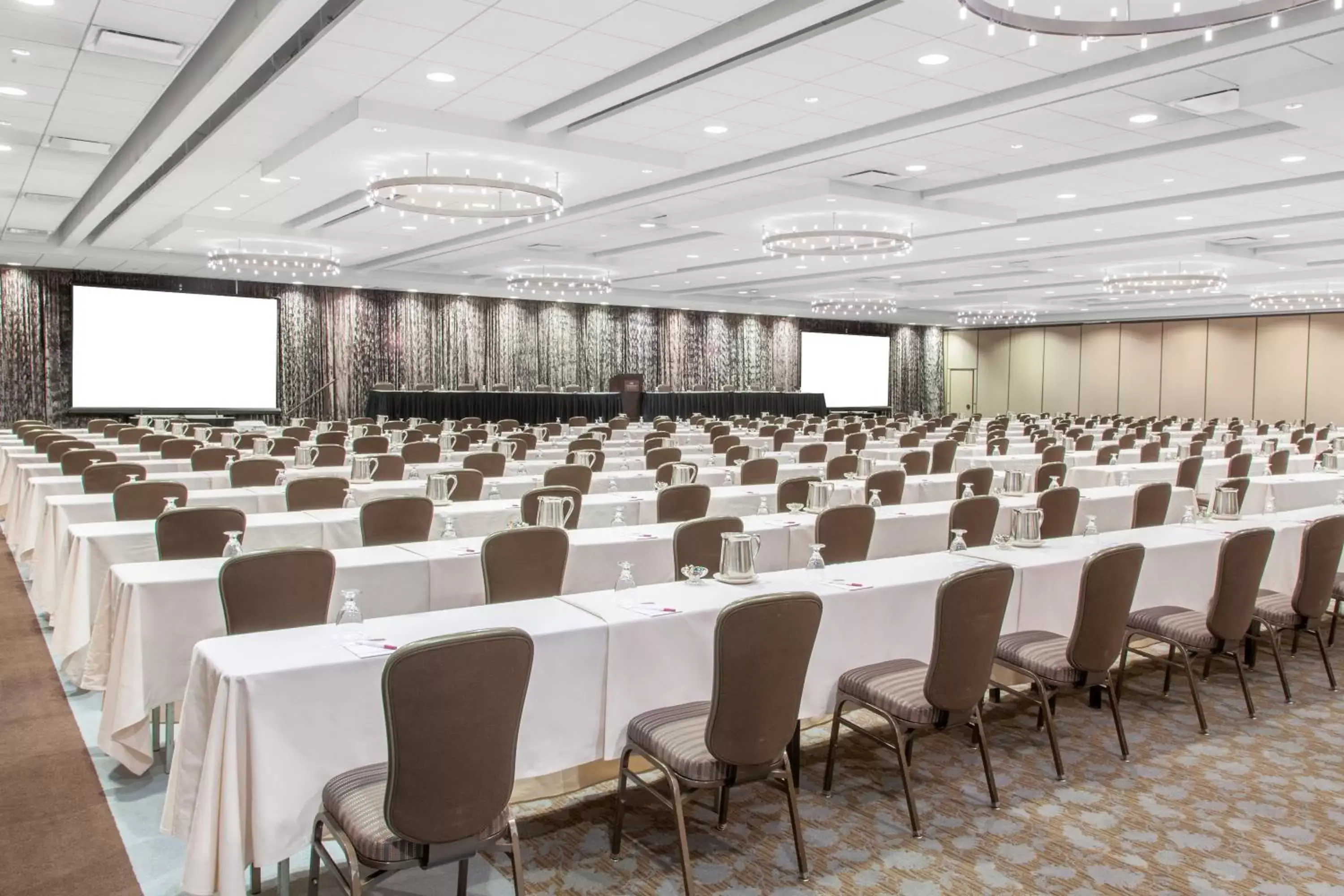 Banquet/Function facilities in Crowne Plaza Chicago O'Hare Hotel & Conference Center, an IHG Hotel