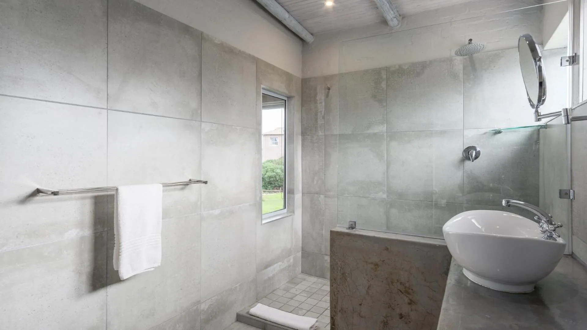 Bathroom in Blue Bay Lodge