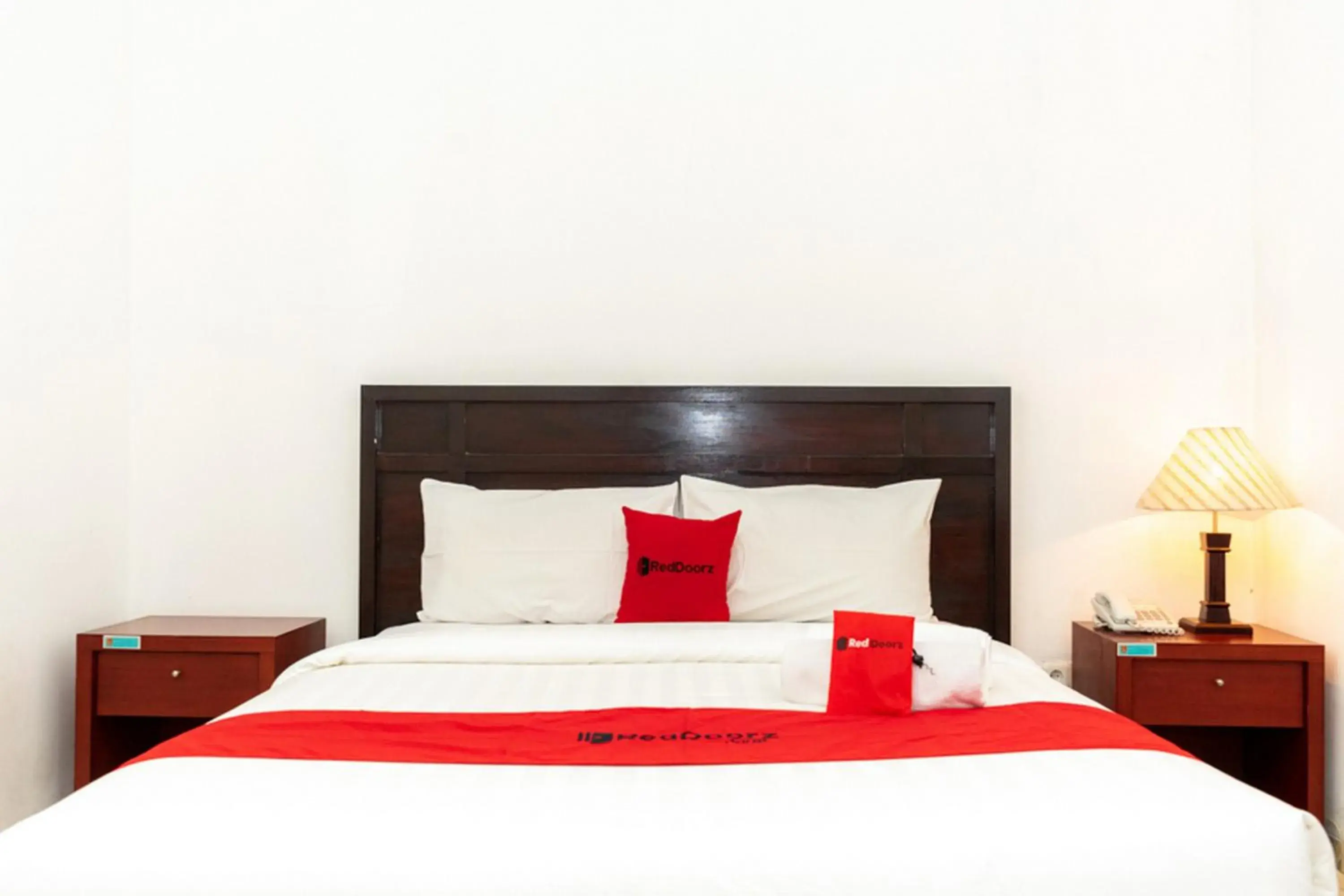 Bed in RedDoorz Plus Syariah near Java Supermall Semarang 2