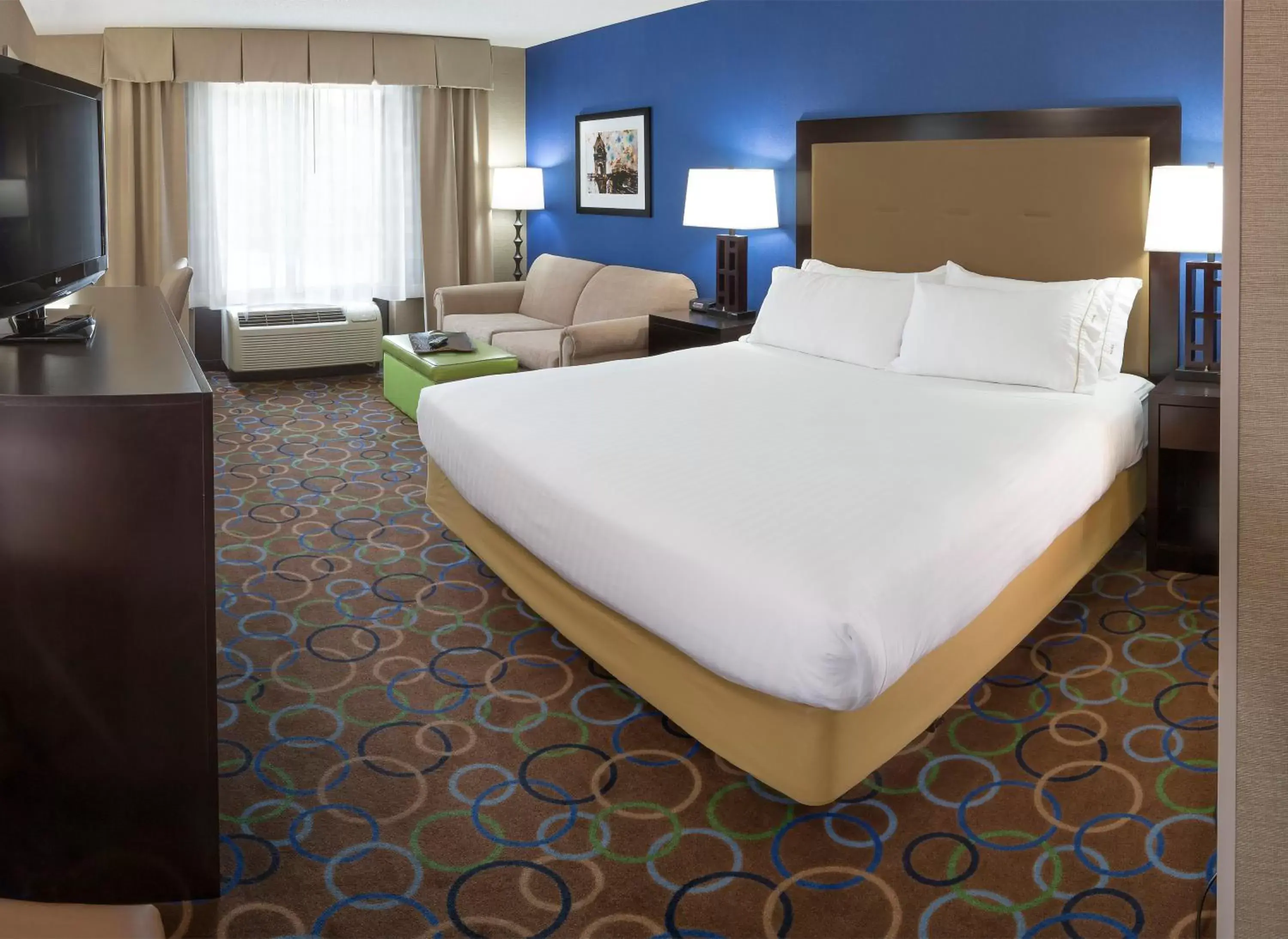 Photo of the whole room, Bed in Holiday Inn Express Hotel & Suites Manchester - Airport, an IHG Hotel