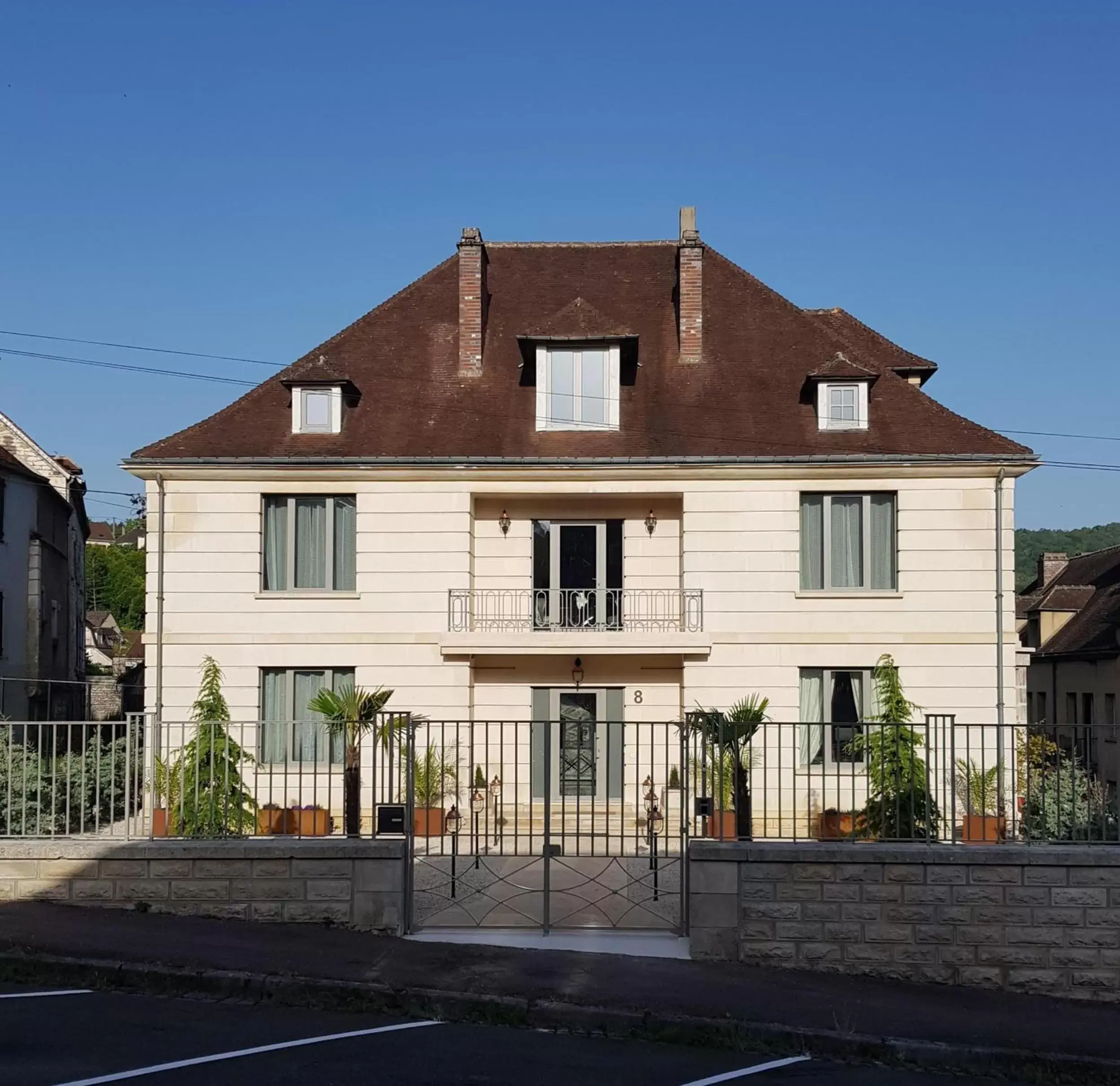 Property Building in Les Étoiles