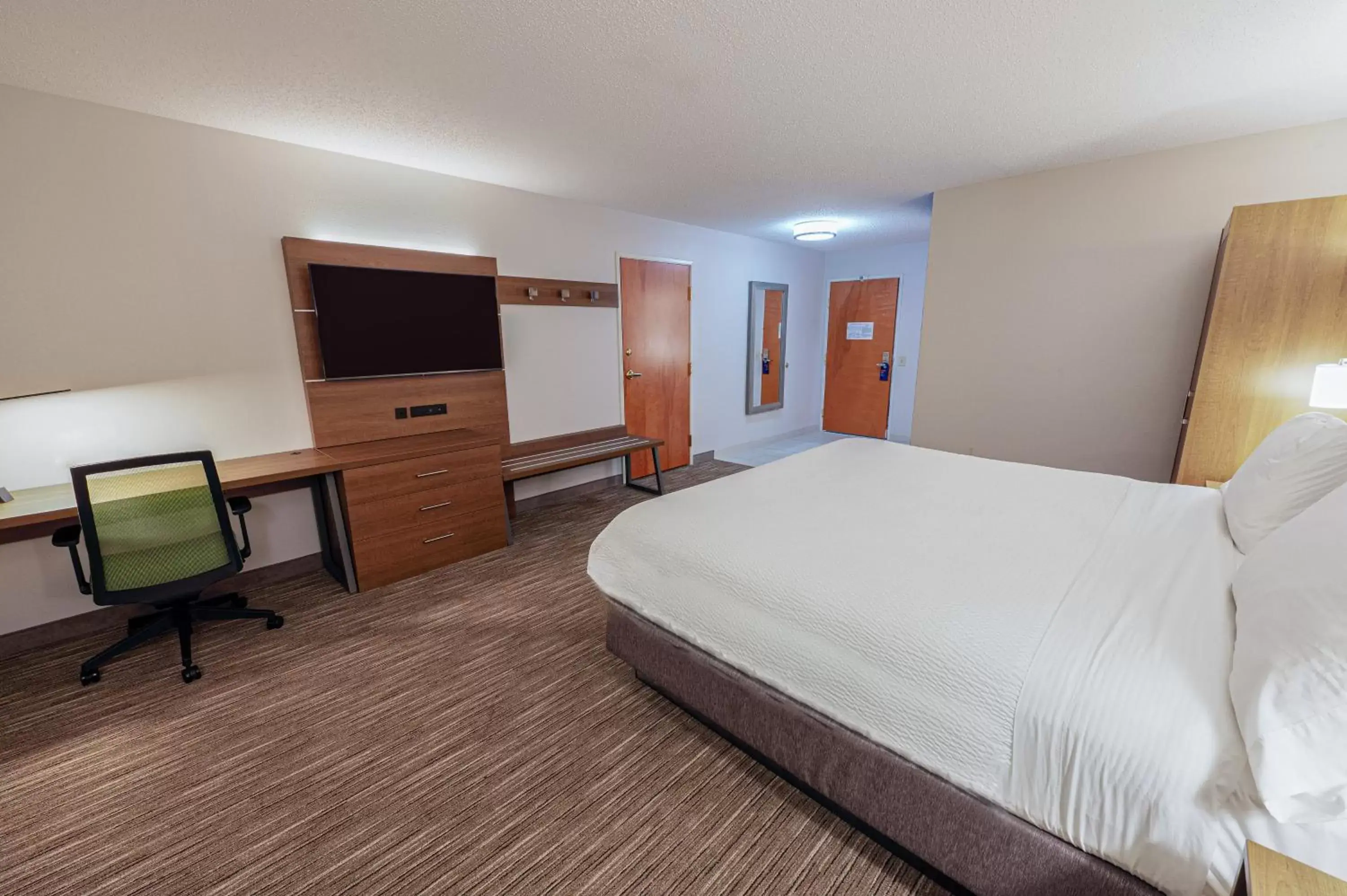 Photo of the whole room, Bed in Holiday Inn Express Hotel & Suites Goshen, an IHG Hotel