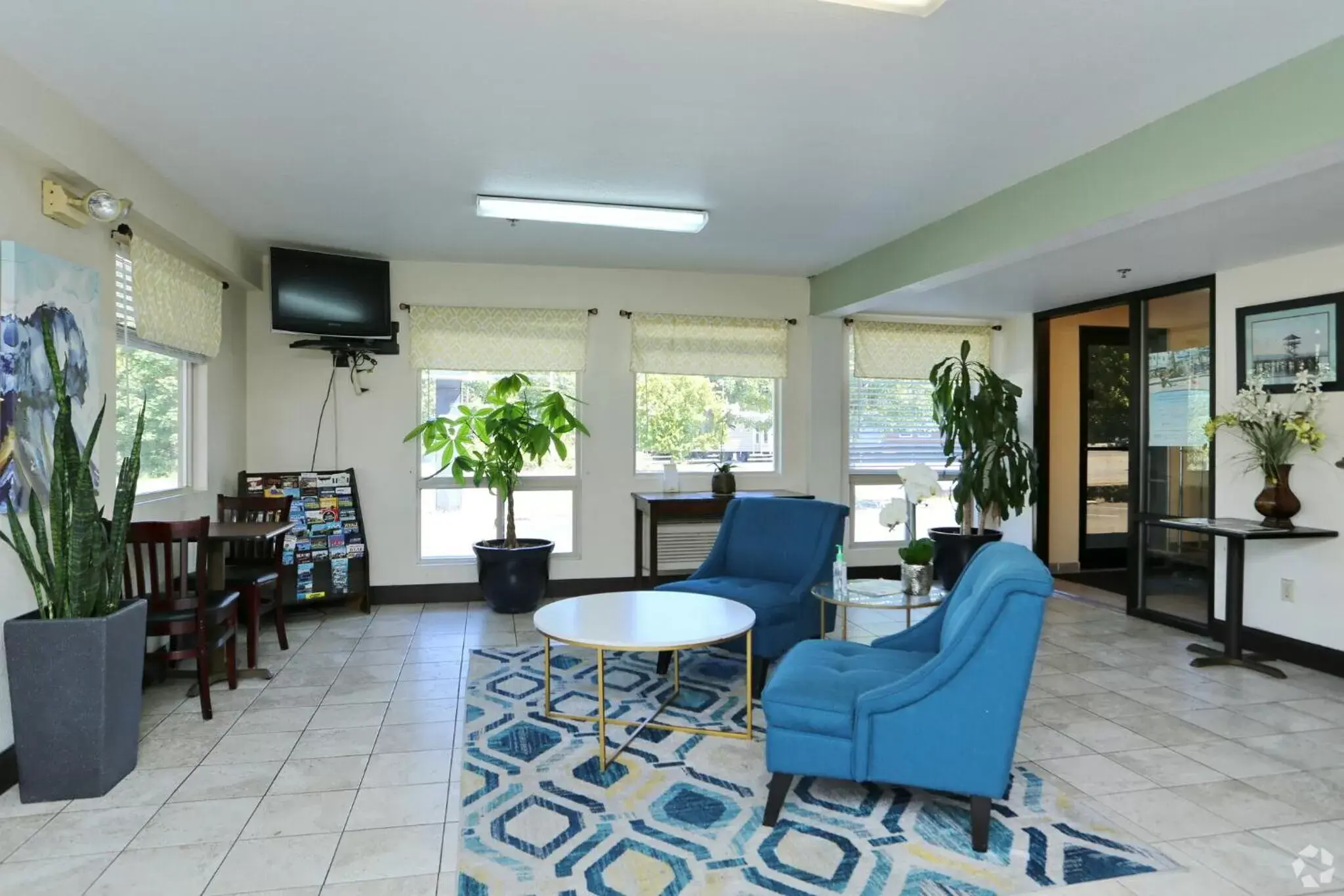 Lobby or reception in Olympic Inn & Suites Port Angeles
