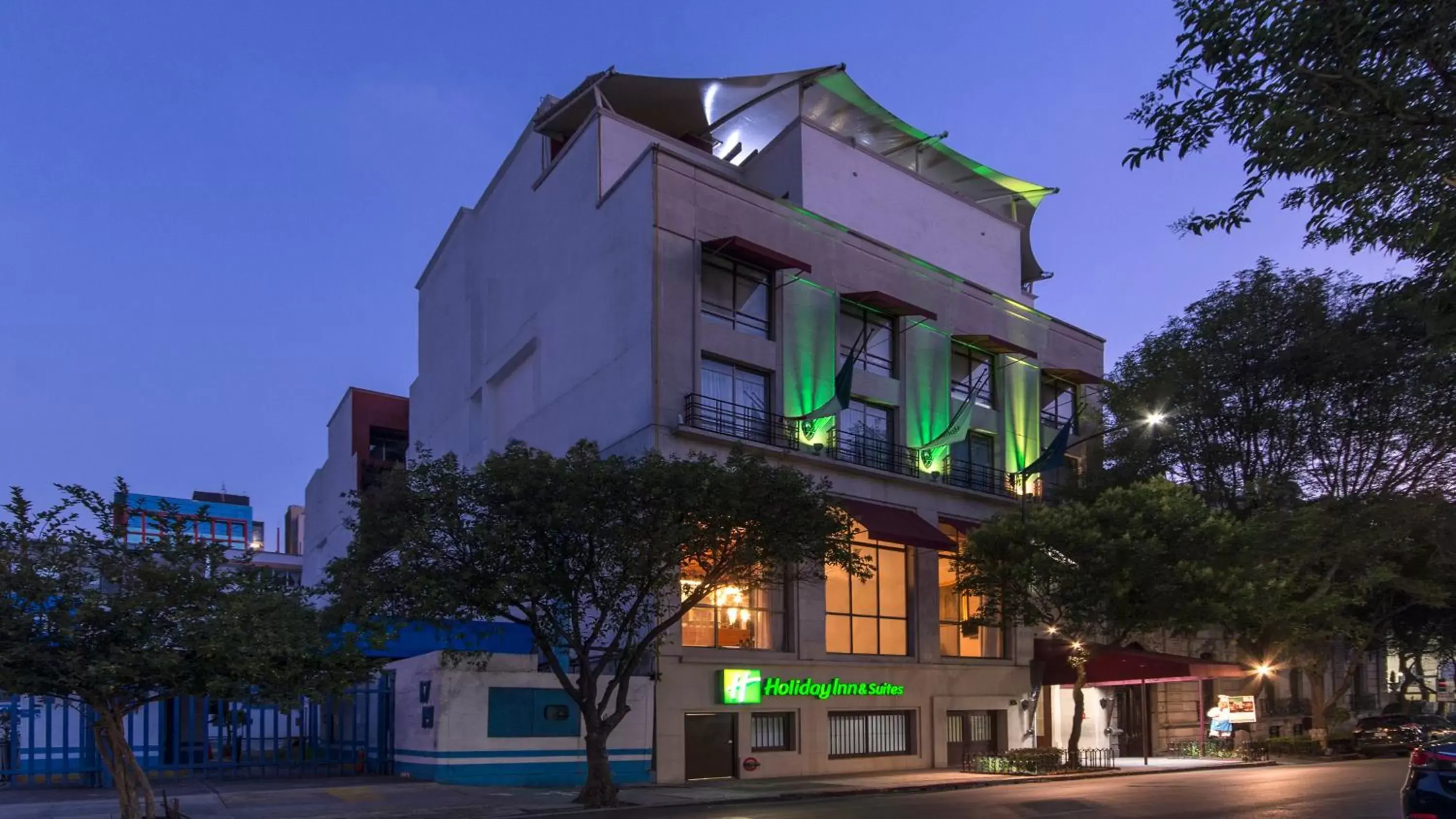 Property Building in Holiday Inn & Suites Mexico Zona Reforma, an IHG Hotel