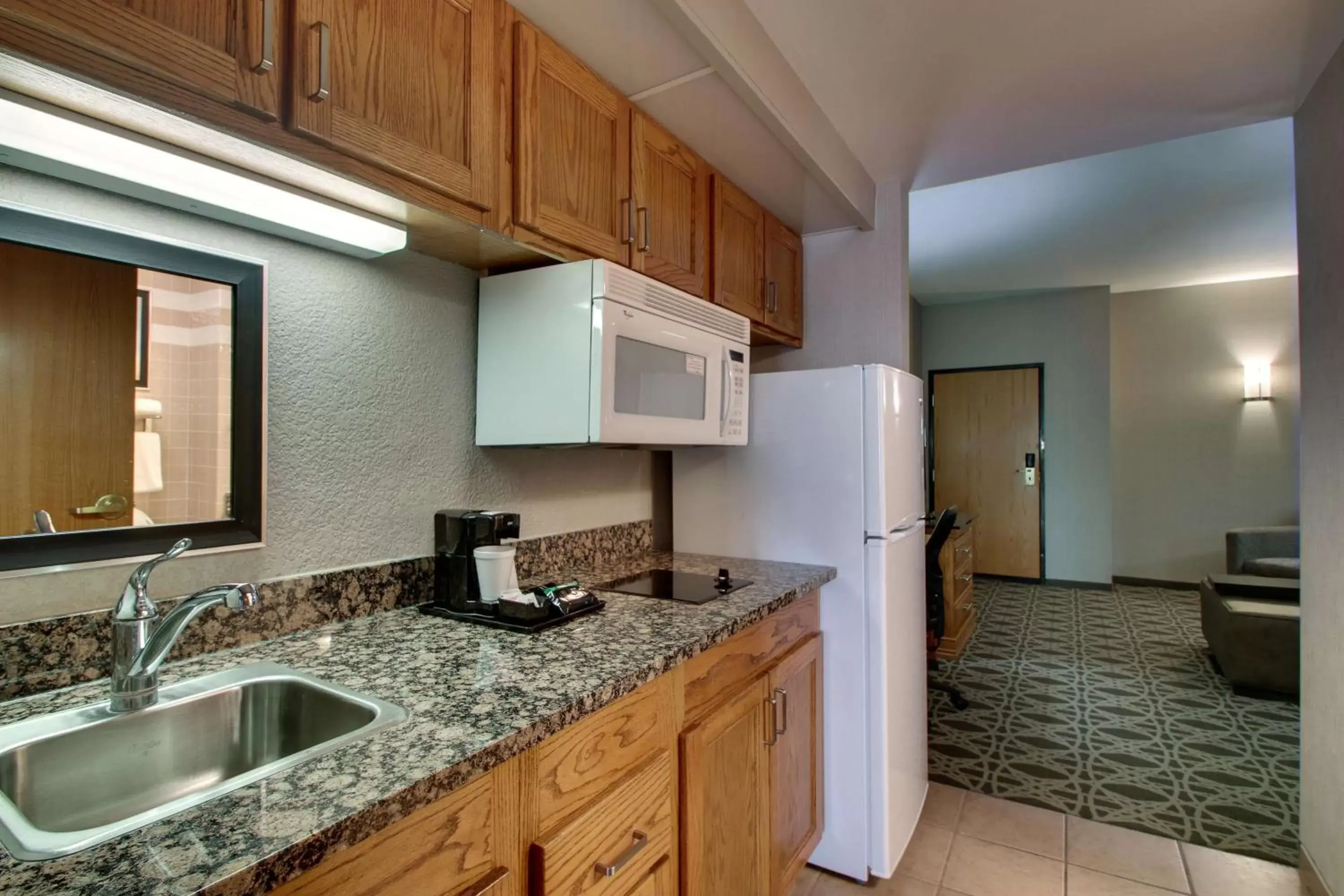 Photo of the whole room, Kitchen/Kitchenette in Drury Inn & Suites Albuquerque North