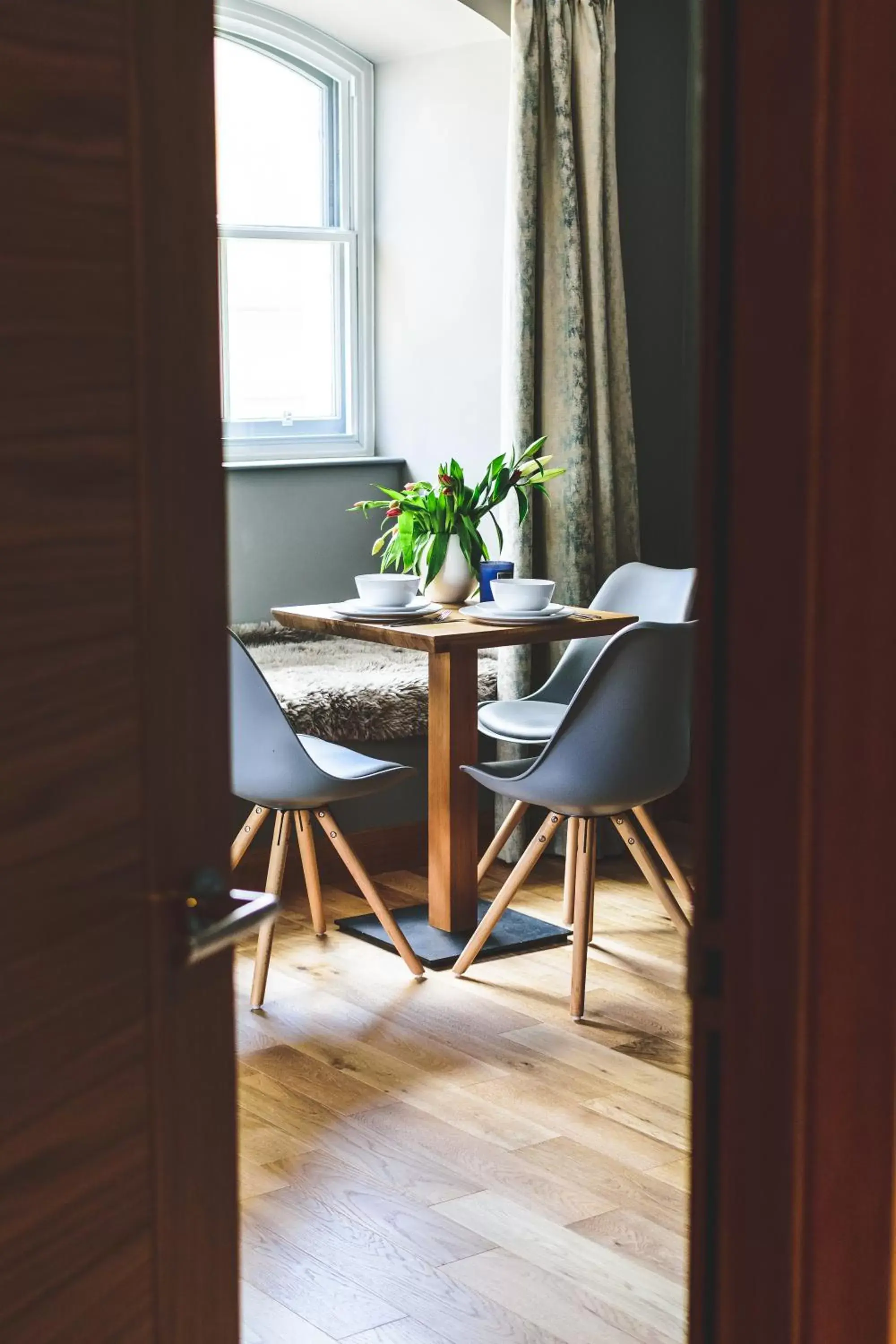 Dining area in MONO Suites Old Town