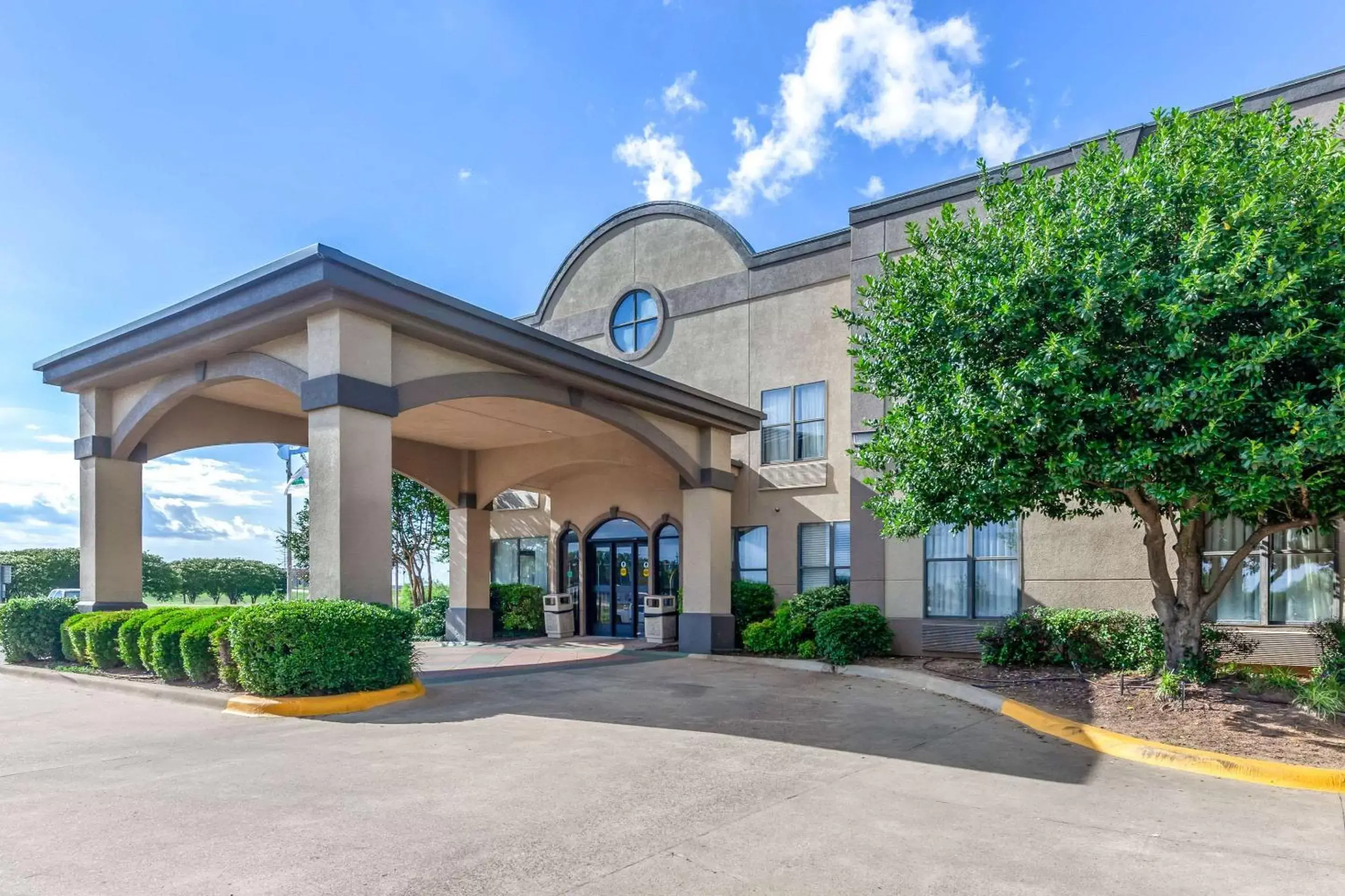 Property Building in Quality Inn & Suites Durant